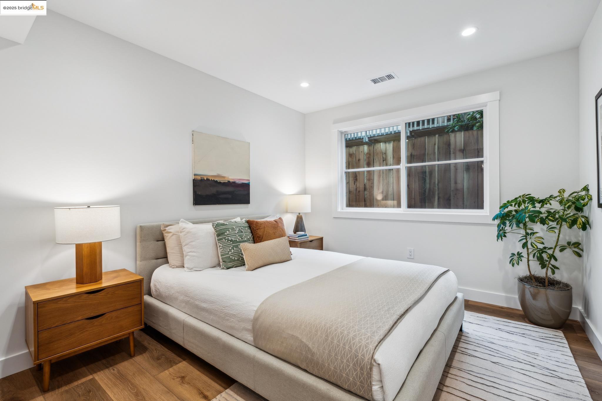 Detail Gallery Image 46 of 60 For 667 & 667a Alcatraz Ave, Oakland,  CA 94609 - – Beds | – Baths