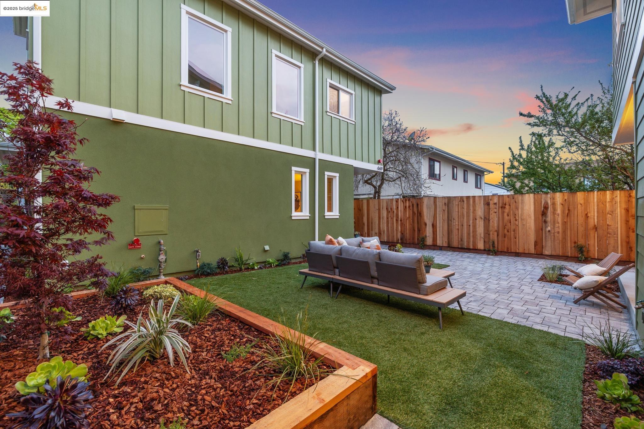 Detail Gallery Image 54 of 60 For 667 & 667a Alcatraz Ave, Oakland,  CA 94609 - – Beds | – Baths