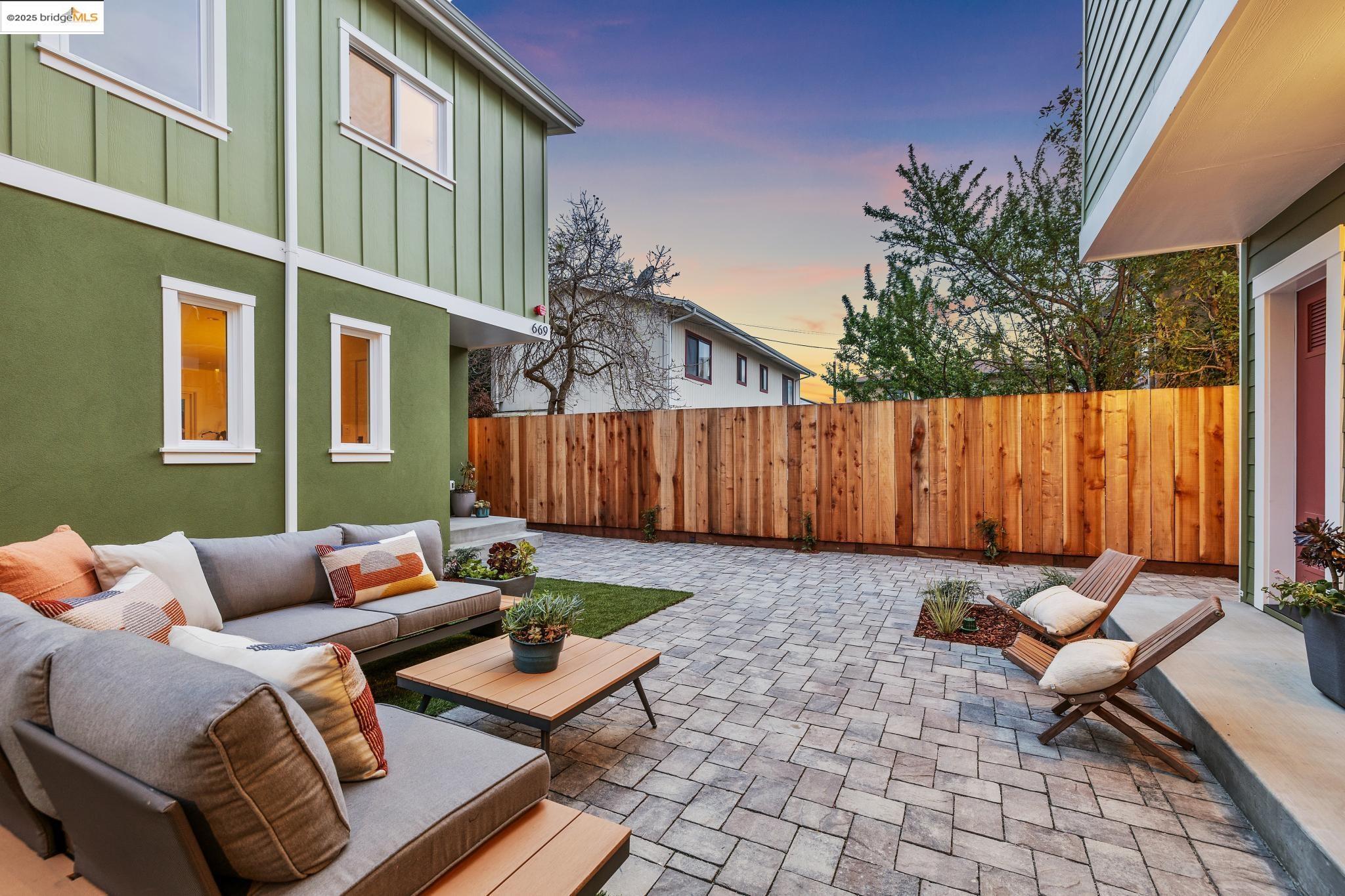 Detail Gallery Image 55 of 60 For 667 & 667a Alcatraz Ave, Oakland,  CA 94609 - – Beds | – Baths