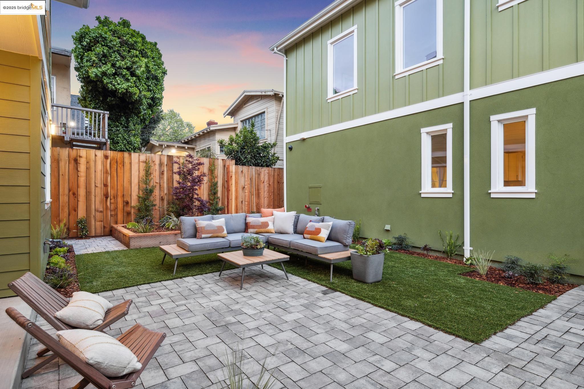 Detail Gallery Image 56 of 60 For 667 & 667a Alcatraz Ave, Oakland,  CA 94609 - – Beds | – Baths