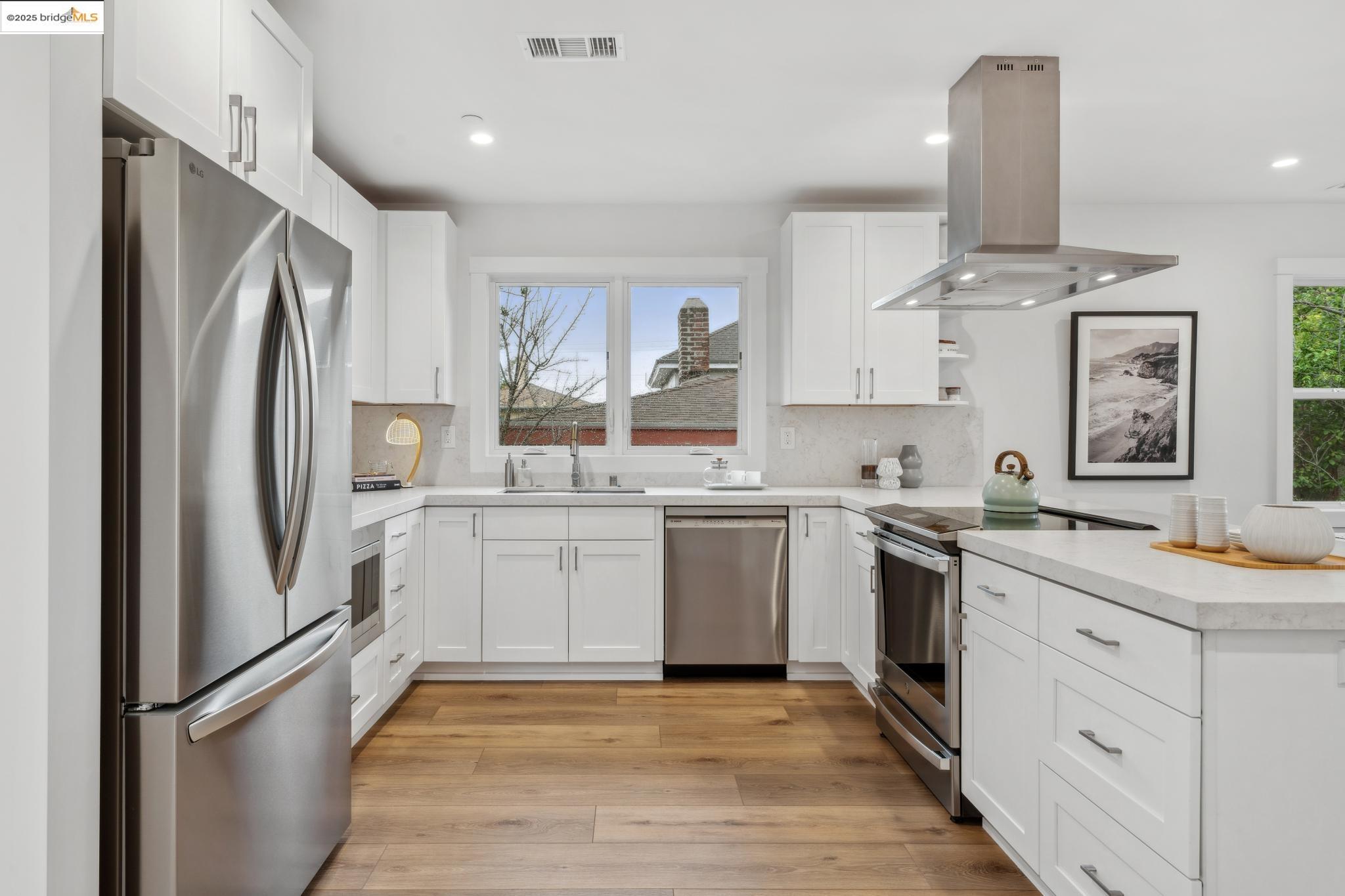 Detail Gallery Image 10 of 60 For 667 & 667a Alcatraz Ave, Oakland,  CA 94609 - – Beds | – Baths