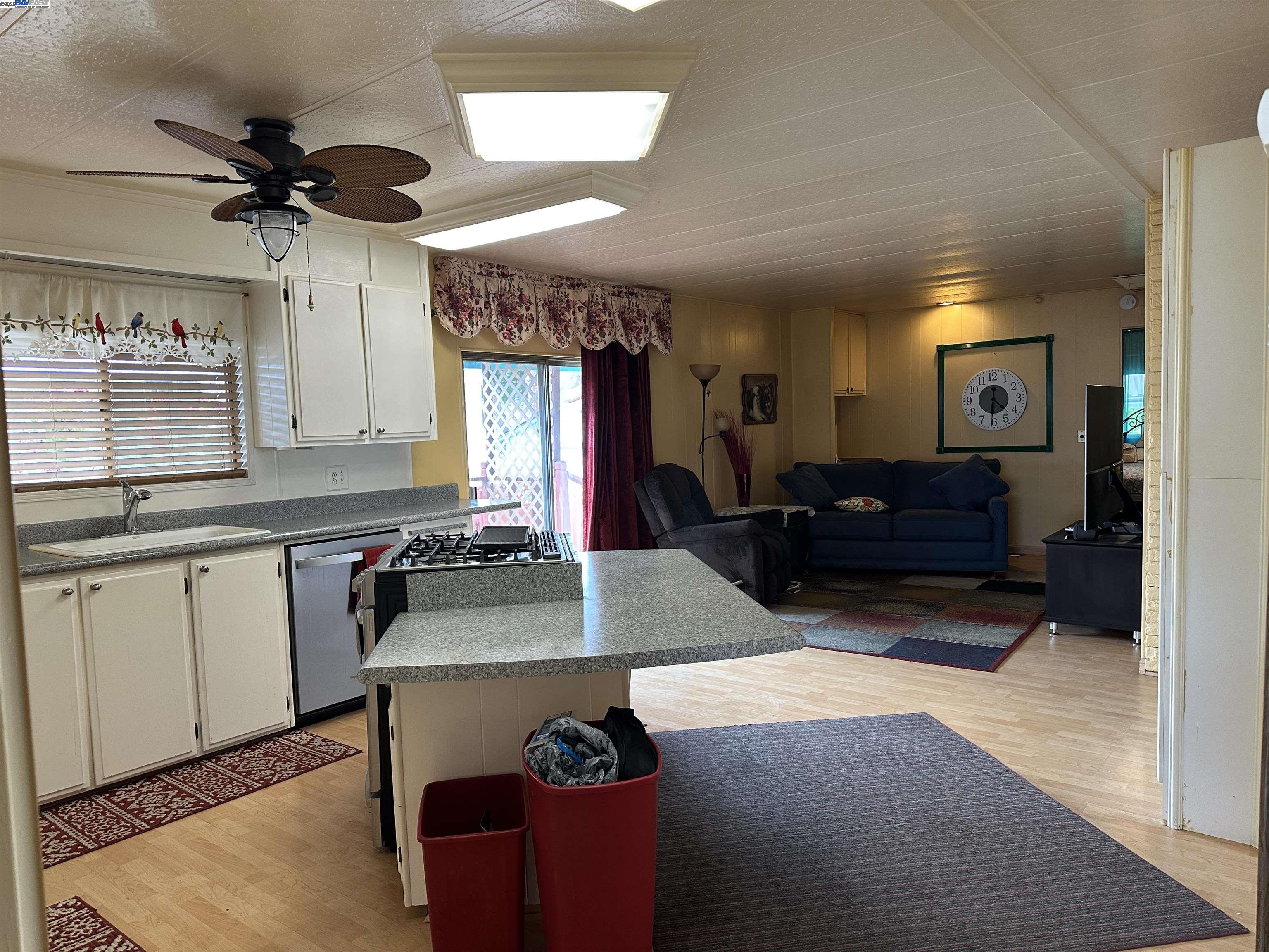 Detail Gallery Image 10 of 26 For 4141 Deep Creed Rd. #129,  Fremont,  CA 94555 - 2 Beds | 2 Baths
