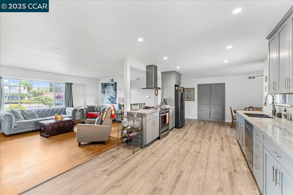 Detail Gallery Image 11 of 31 For 885 Tara Hills Dr, Pinole,  CA 94564 - 3 Beds | 2 Baths