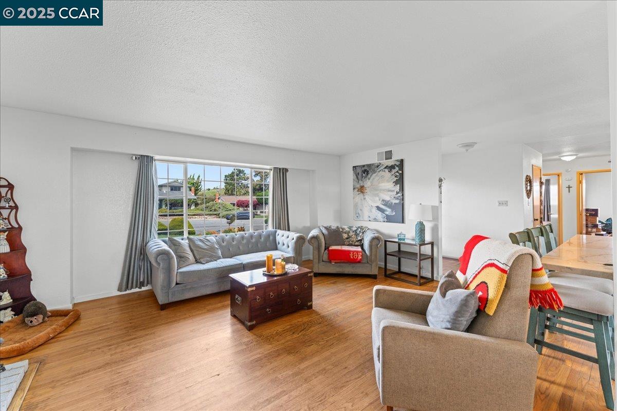 Detail Gallery Image 16 of 31 For 885 Tara Hills Dr, Pinole,  CA 94564 - 3 Beds | 2 Baths