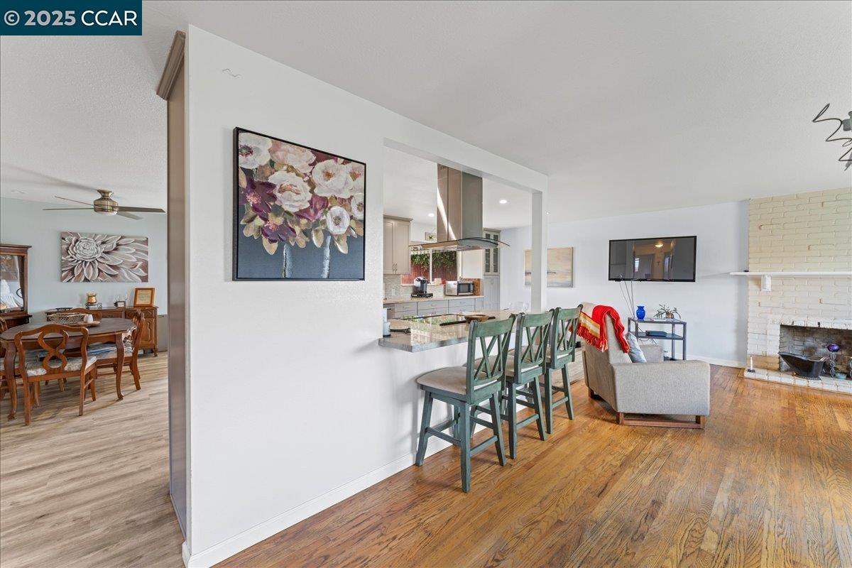 Detail Gallery Image 4 of 31 For 885 Tara Hills Dr, Pinole,  CA 94564 - 3 Beds | 2 Baths