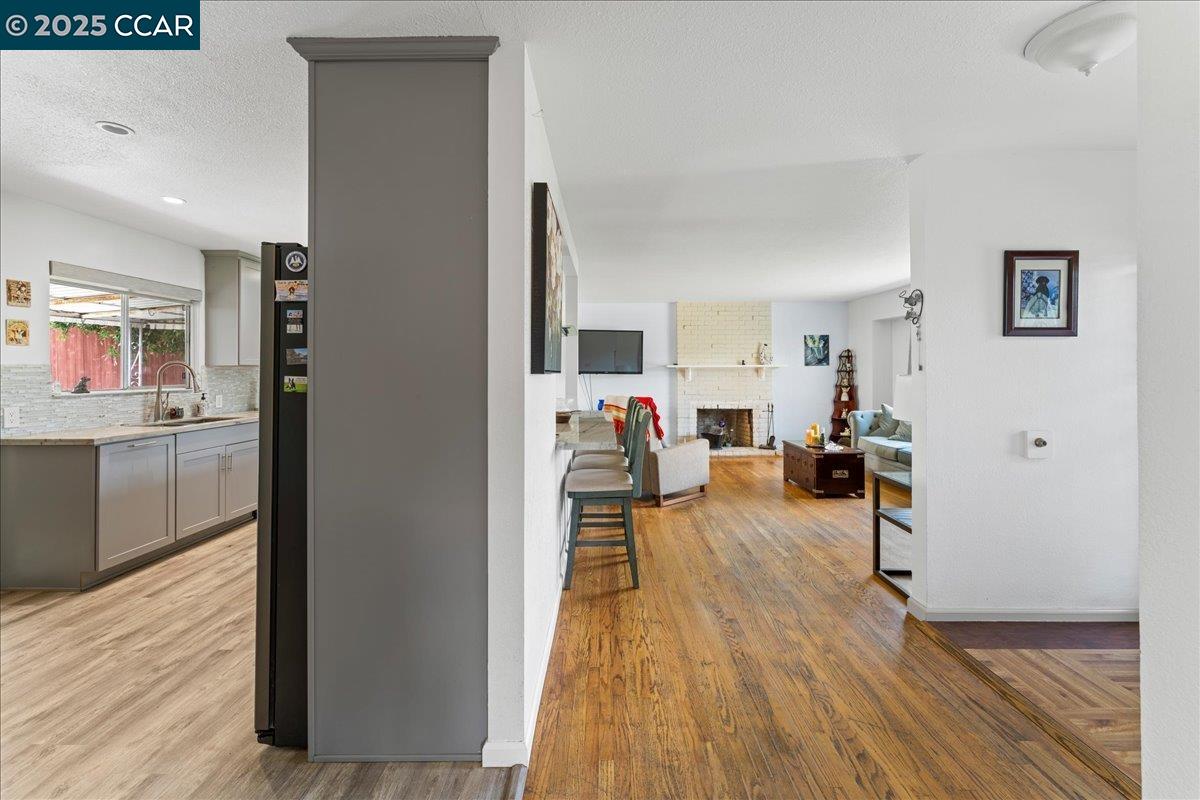Detail Gallery Image 5 of 31 For 885 Tara Hills Dr, Pinole,  CA 94564 - 3 Beds | 2 Baths