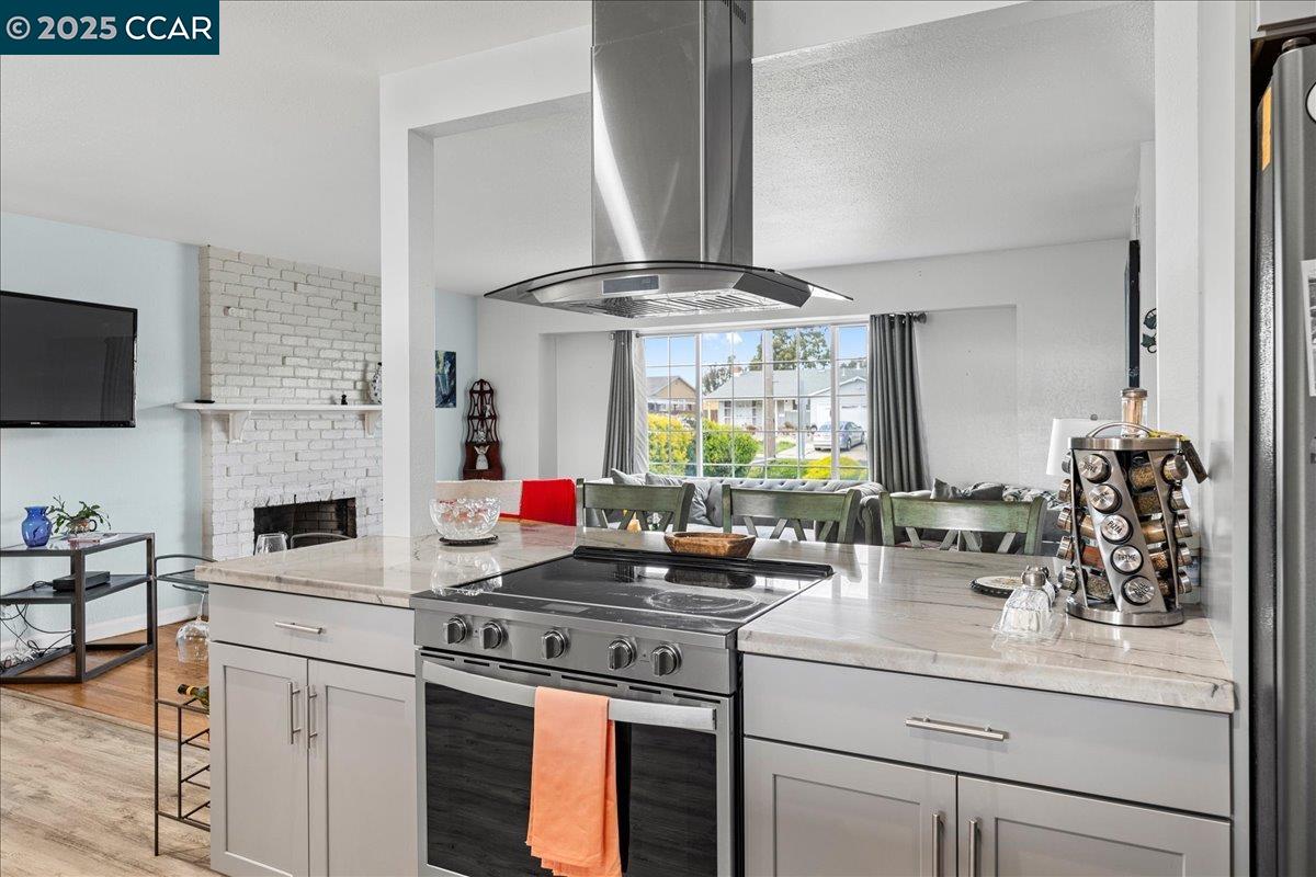 Detail Gallery Image 8 of 31 For 885 Tara Hills Dr, Pinole,  CA 94564 - 3 Beds | 2 Baths