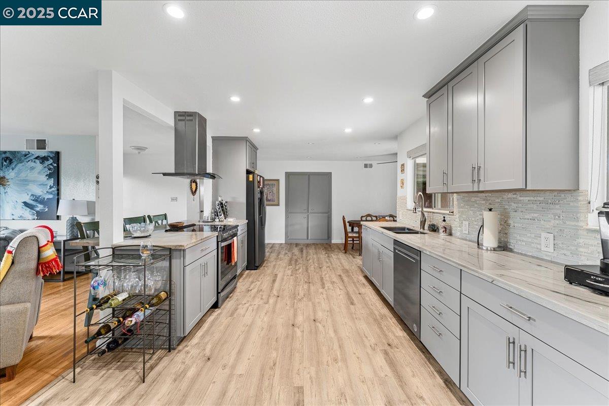Detail Gallery Image 10 of 31 For 885 Tara Hills Dr, Pinole,  CA 94564 - 3 Beds | 2 Baths