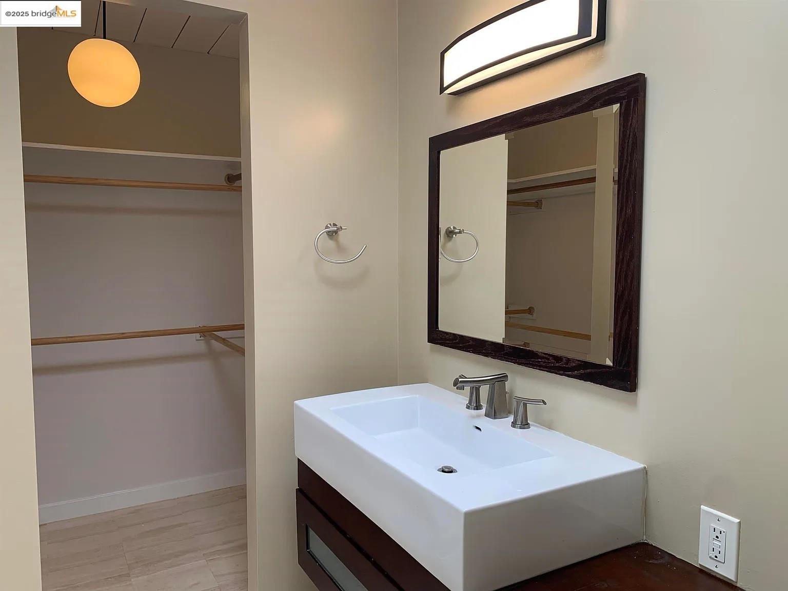 Detail Gallery Image 16 of 33 For 5559 Greenridge Rd, Castro Valley,  CA 94552 - 4 Beds | 2 Baths