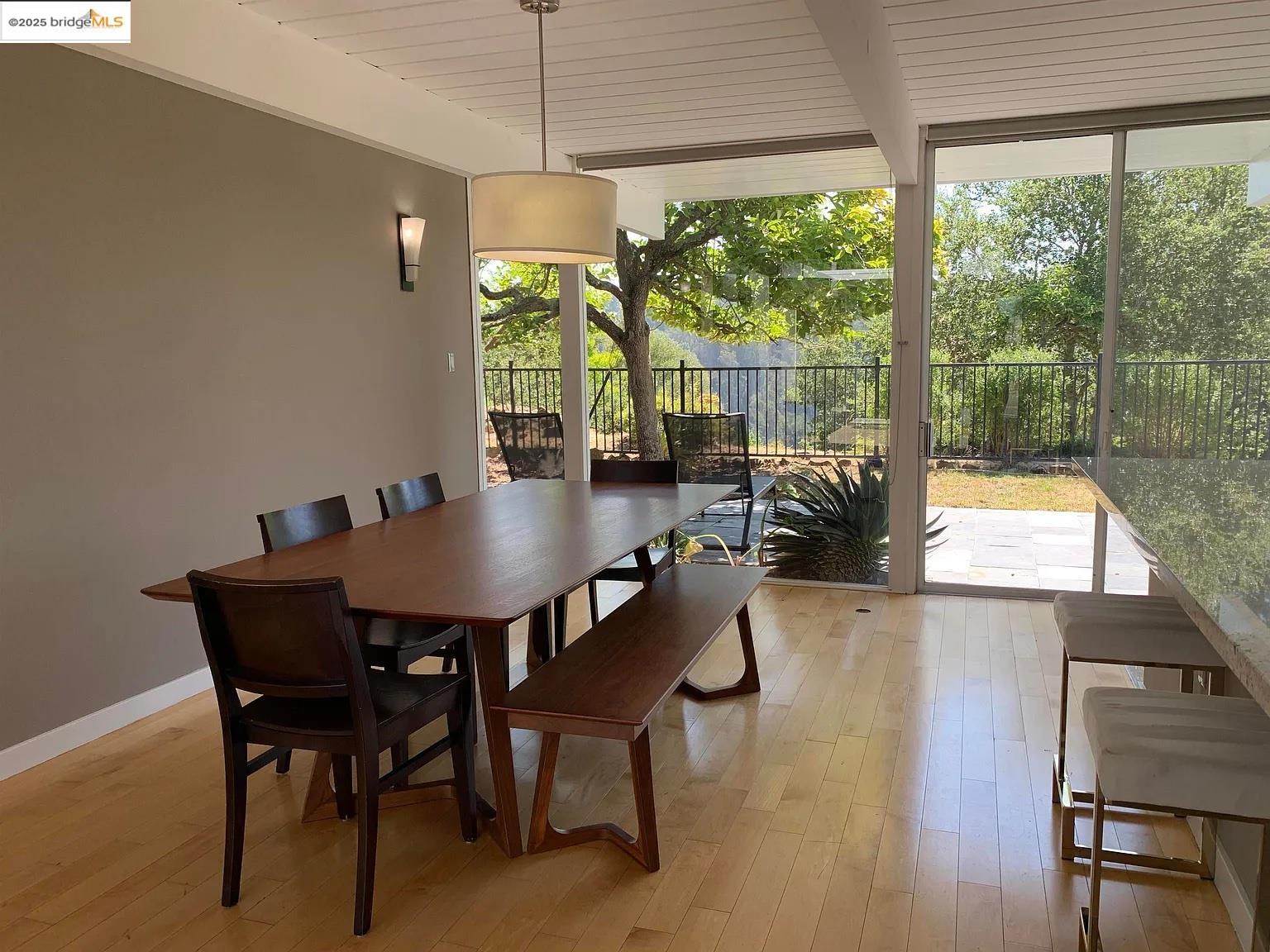 Detail Gallery Image 19 of 33 For 5559 Greenridge Rd, Castro Valley,  CA 94552 - 4 Beds | 2 Baths