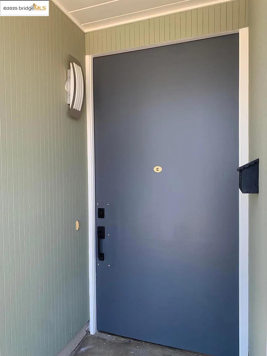 Detail Gallery Image 3 of 33 For 5559 Greenridge Rd, Castro Valley,  CA 94552 - 4 Beds | 2 Baths