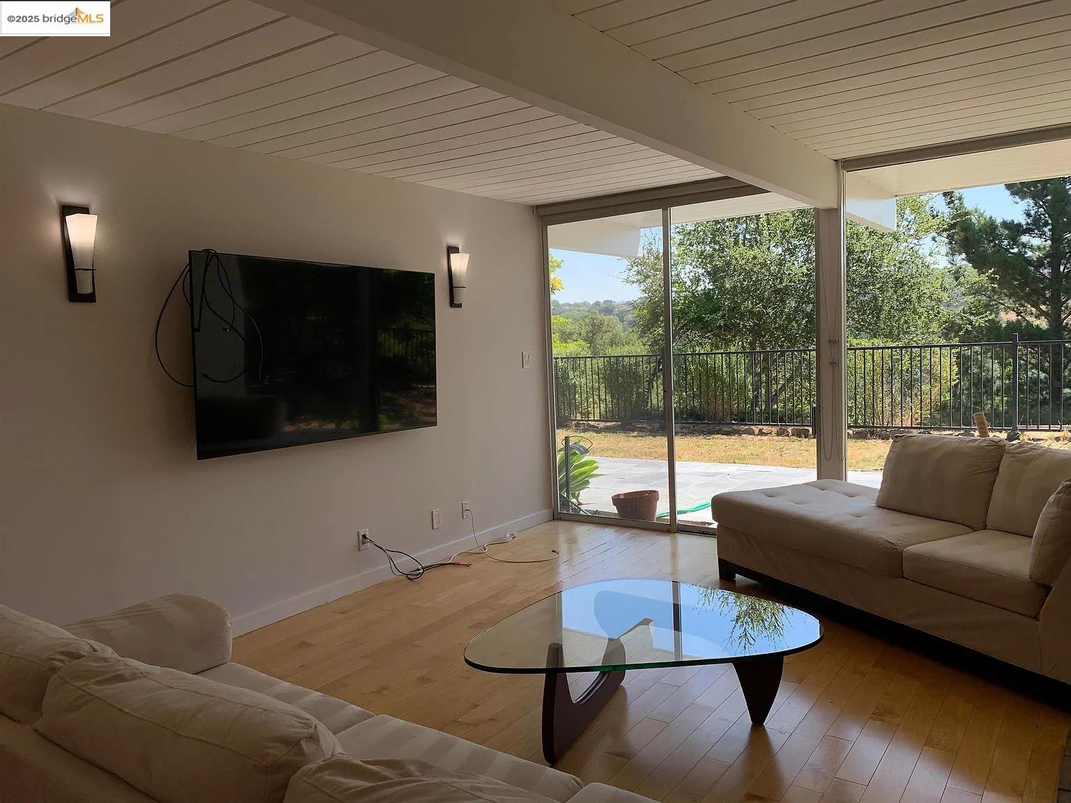 Detail Gallery Image 21 of 33 For 5559 Greenridge Rd, Castro Valley,  CA 94552 - 4 Beds | 2 Baths