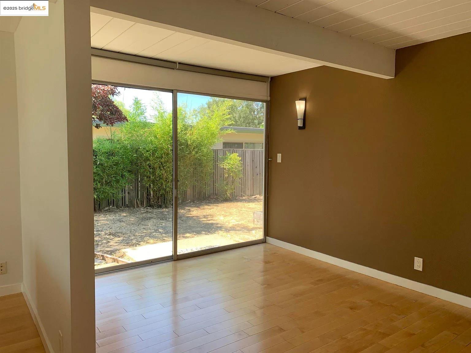 Detail Gallery Image 23 of 33 For 5559 Greenridge Rd, Castro Valley,  CA 94552 - 4 Beds | 2 Baths