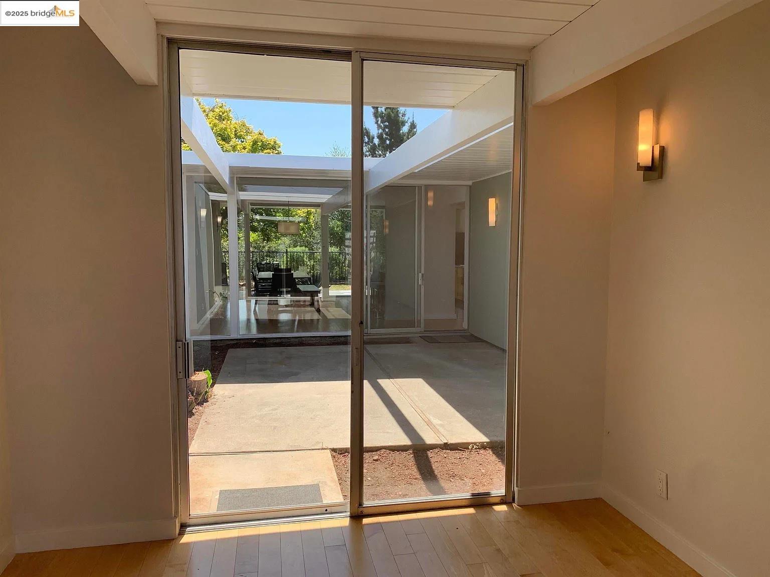 Detail Gallery Image 6 of 33 For 5559 Greenridge Rd, Castro Valley,  CA 94552 - 4 Beds | 2 Baths
