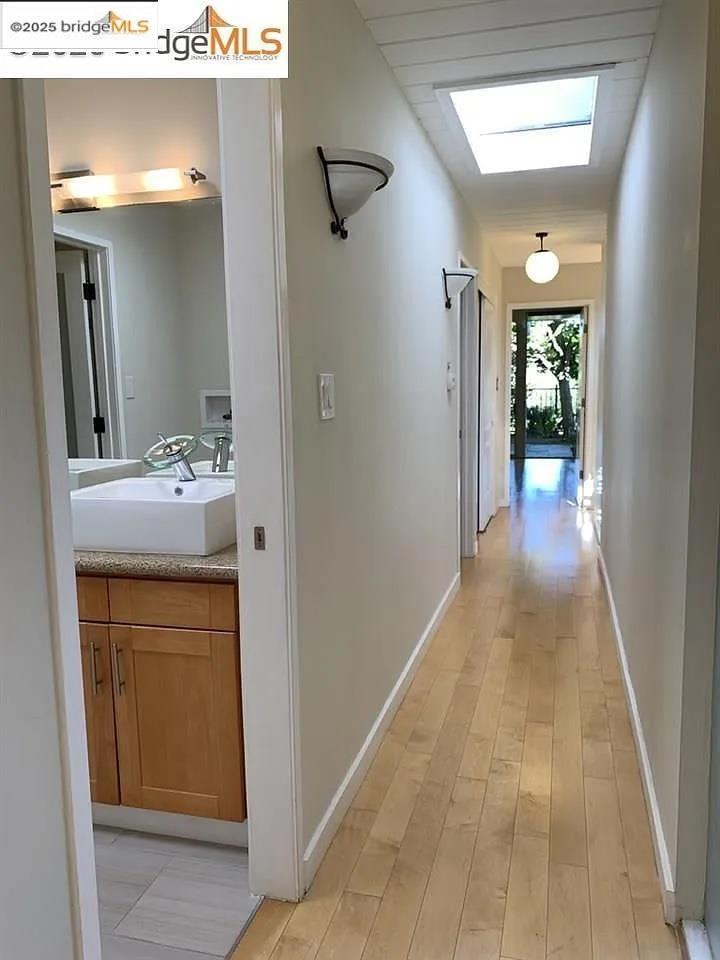 Detail Gallery Image 9 of 33 For 5559 Greenridge Rd, Castro Valley,  CA 94552 - 4 Beds | 2 Baths