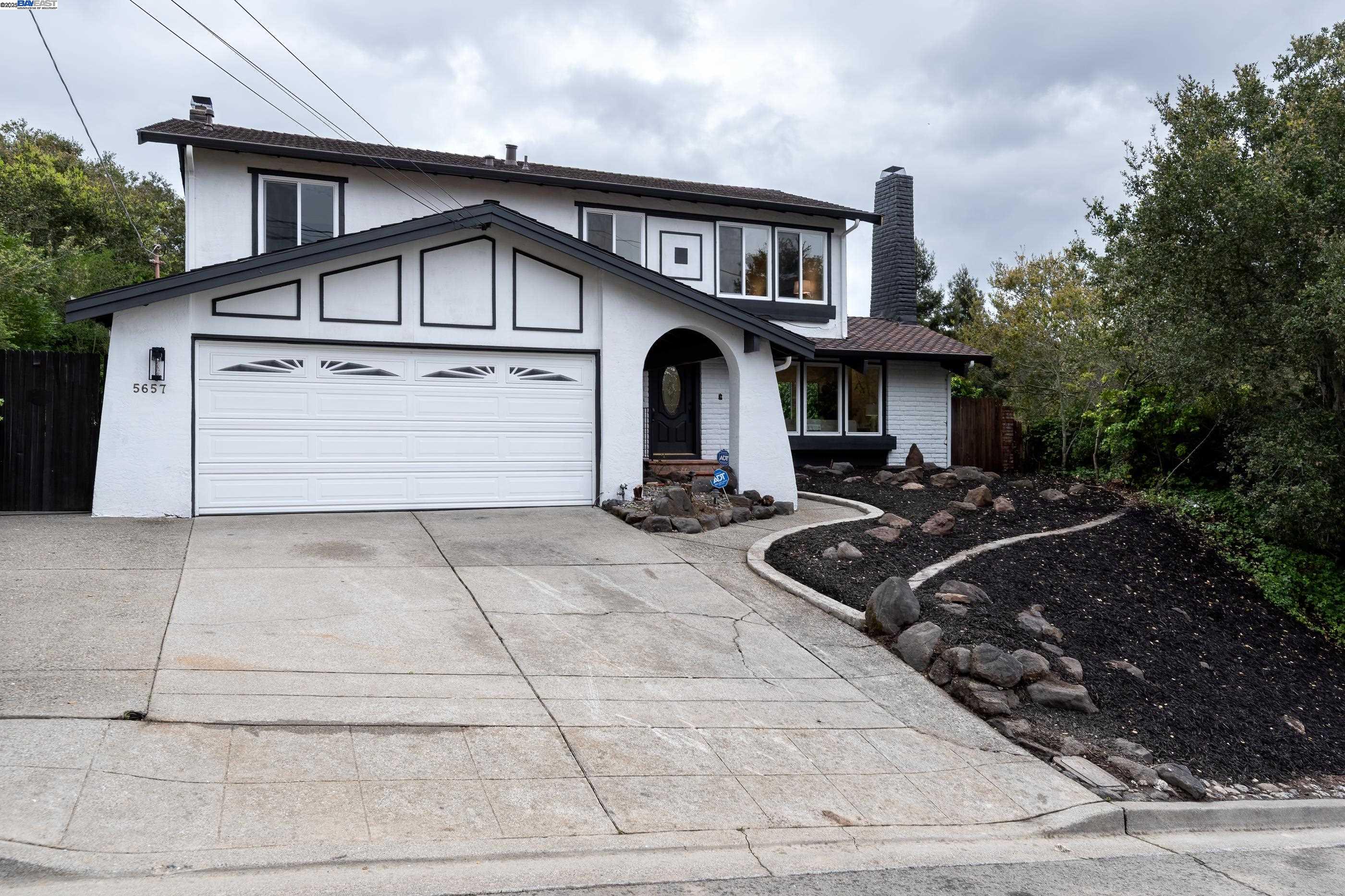 Detail Gallery Image 1 of 49 For 5657 Shadow Ridge Dr, Castro Valley,  CA 94552 - 4 Beds | 2/1 Baths