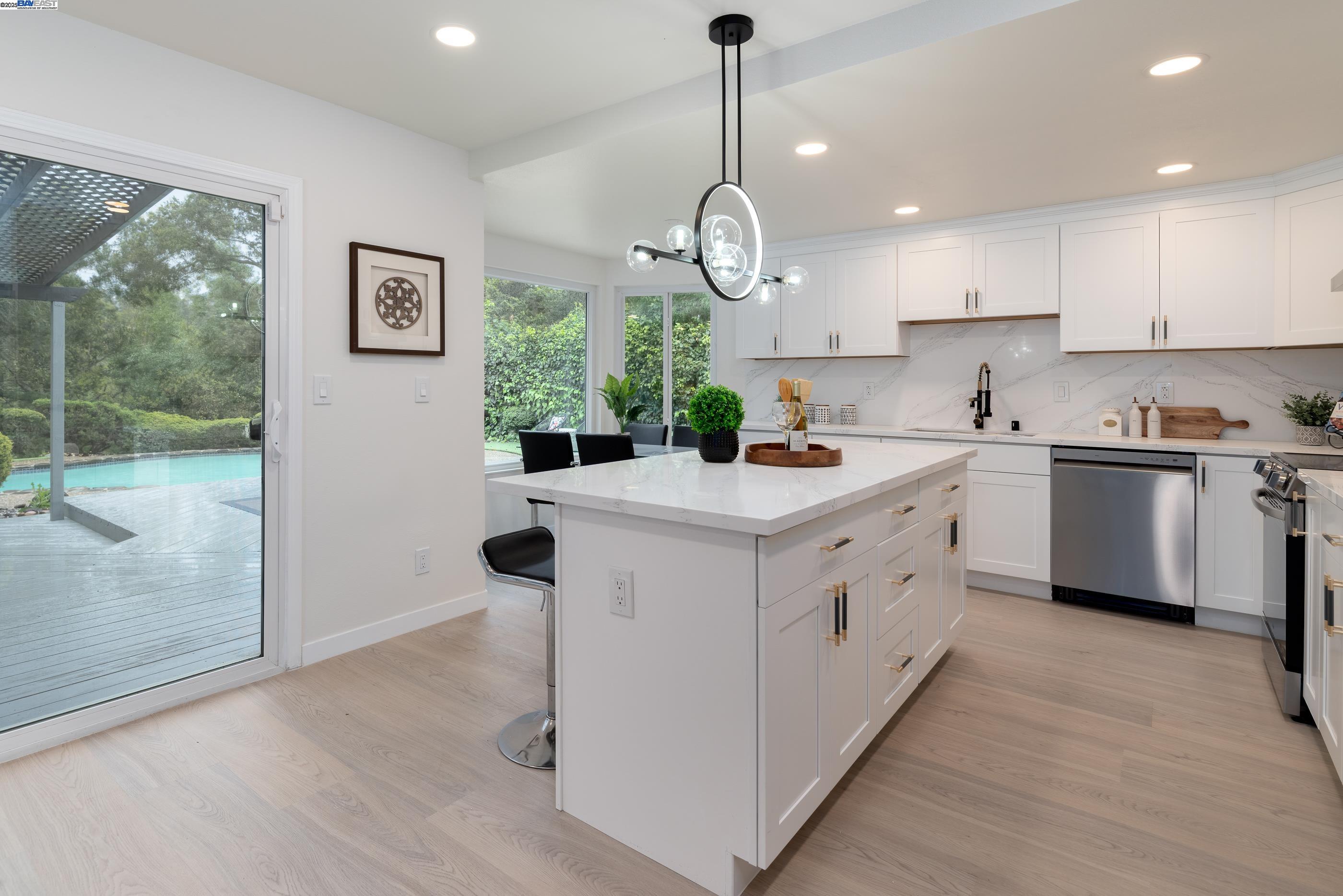 Detail Gallery Image 12 of 49 For 5657 Shadow Ridge Dr, Castro Valley,  CA 94552 - 4 Beds | 2/1 Baths