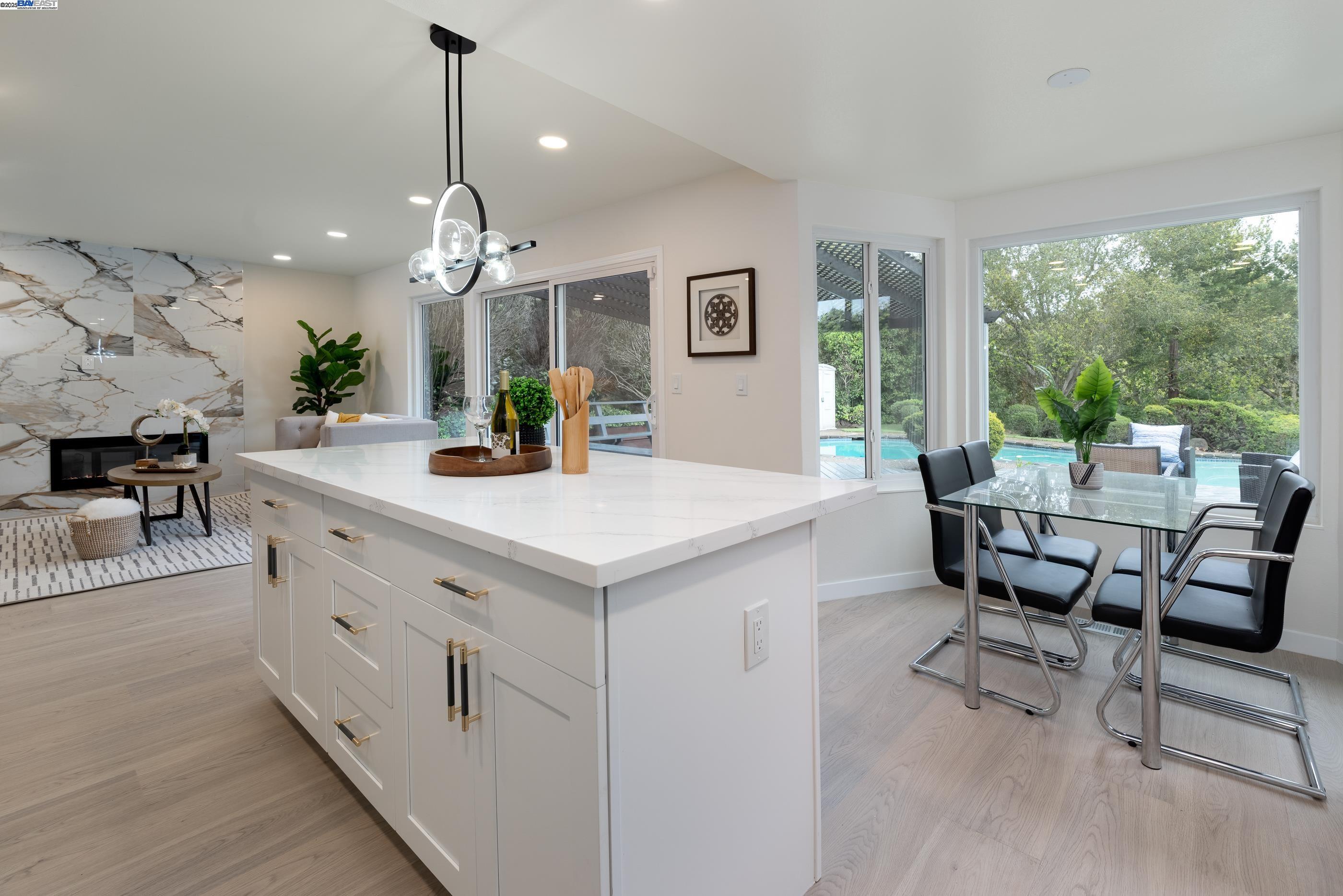 Detail Gallery Image 14 of 49 For 5657 Shadow Ridge Dr, Castro Valley,  CA 94552 - 4 Beds | 2/1 Baths
