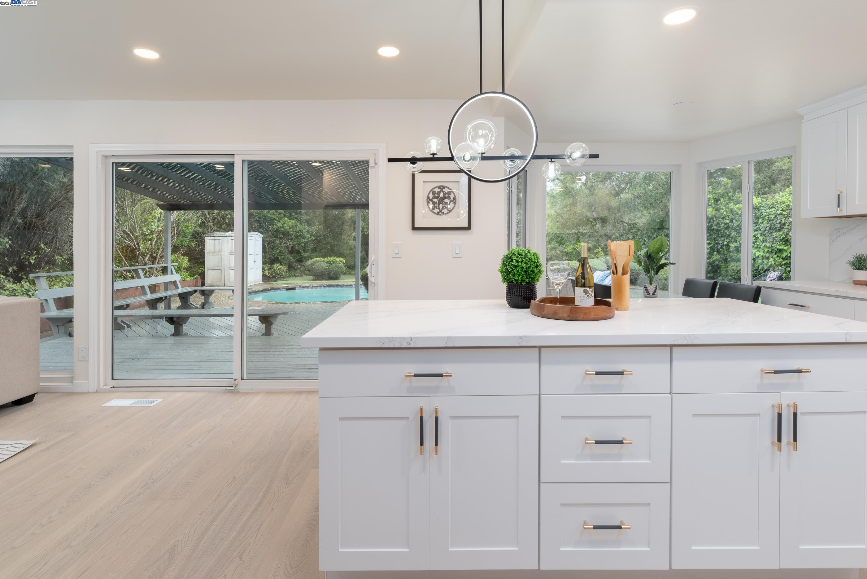 Detail Gallery Image 16 of 49 For 5657 Shadow Ridge Dr, Castro Valley,  CA 94552 - 4 Beds | 2/1 Baths