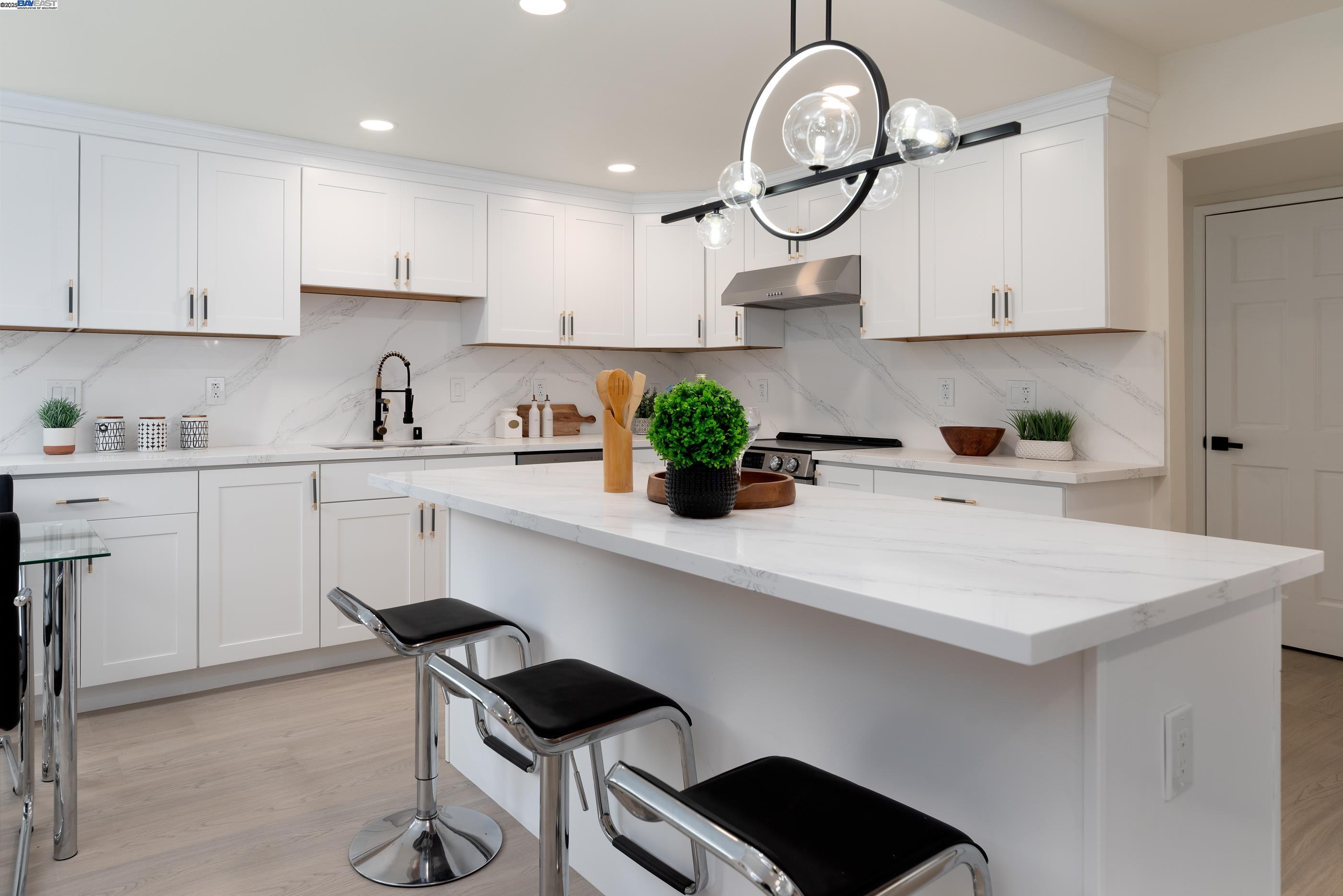 Detail Gallery Image 17 of 49 For 5657 Shadow Ridge Dr, Castro Valley,  CA 94552 - 4 Beds | 2/1 Baths