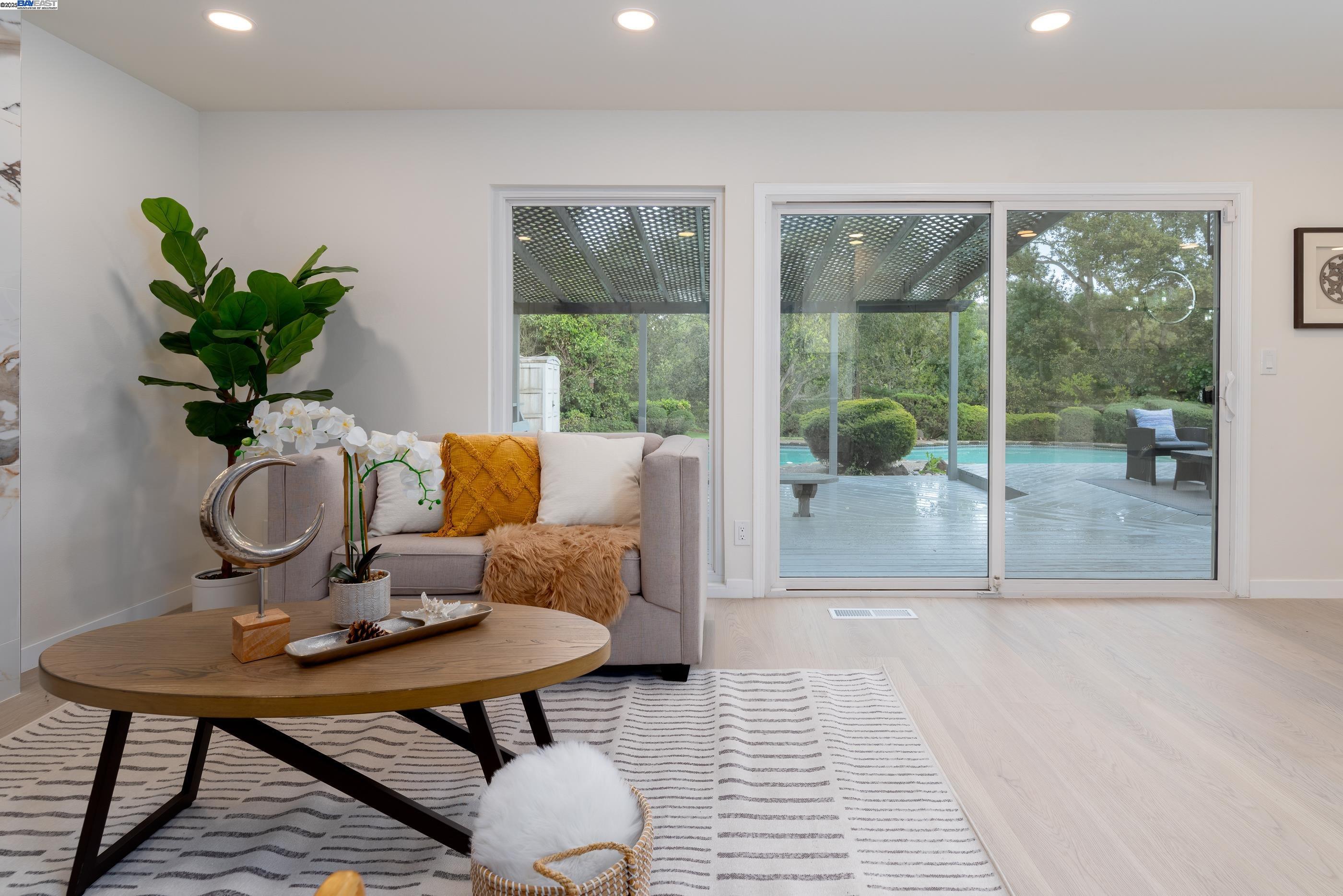 Detail Gallery Image 20 of 49 For 5657 Shadow Ridge Dr, Castro Valley,  CA 94552 - 4 Beds | 2/1 Baths