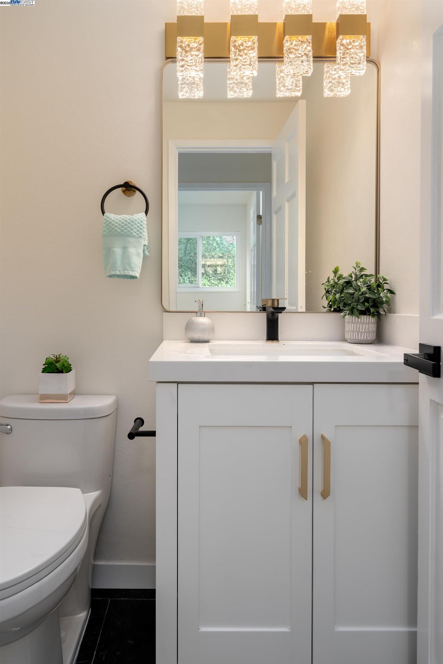 Detail Gallery Image 22 of 49 For 5657 Shadow Ridge Dr, Castro Valley,  CA 94552 - 4 Beds | 2/1 Baths