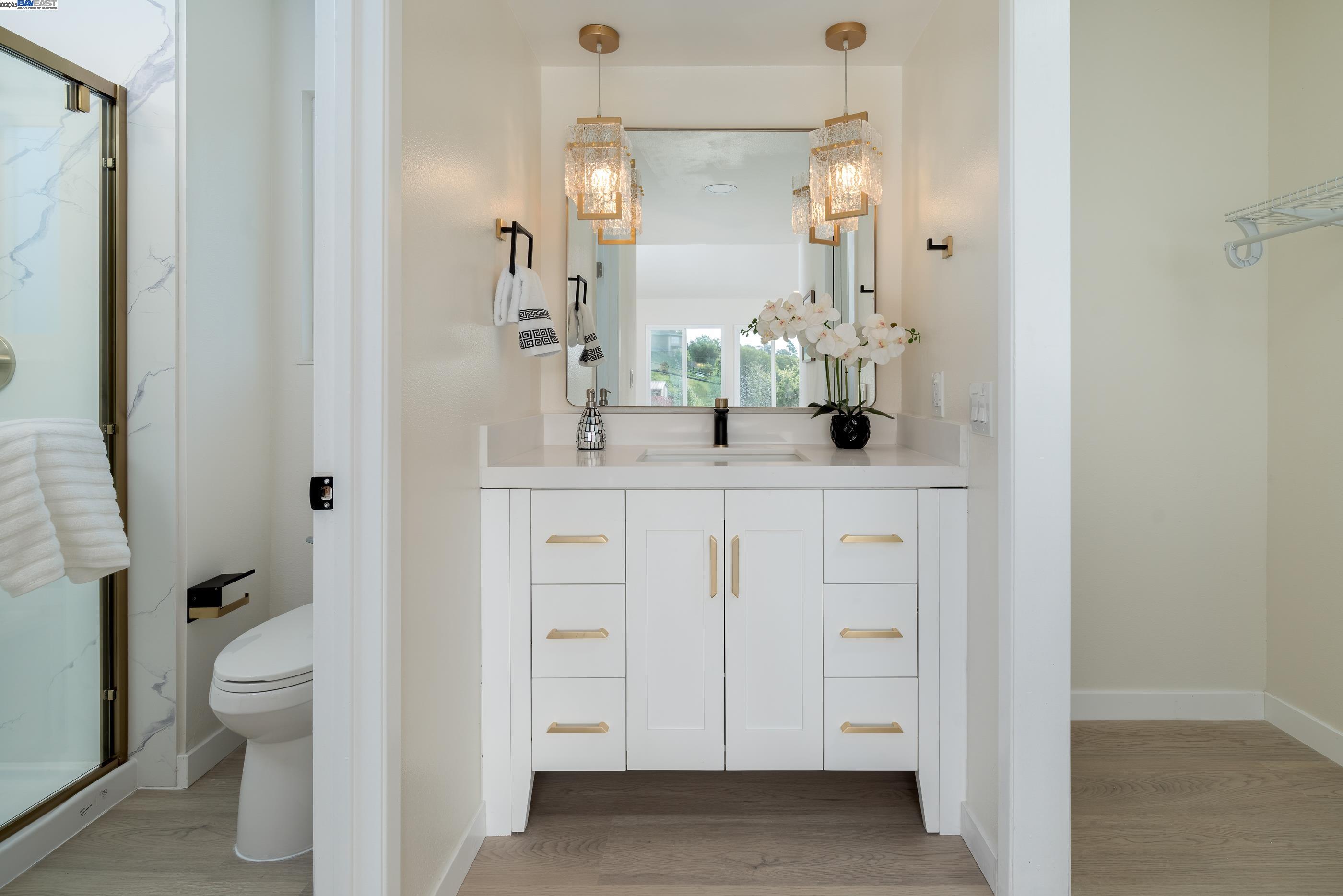 Detail Gallery Image 27 of 49 For 5657 Shadow Ridge Dr, Castro Valley,  CA 94552 - 4 Beds | 2/1 Baths