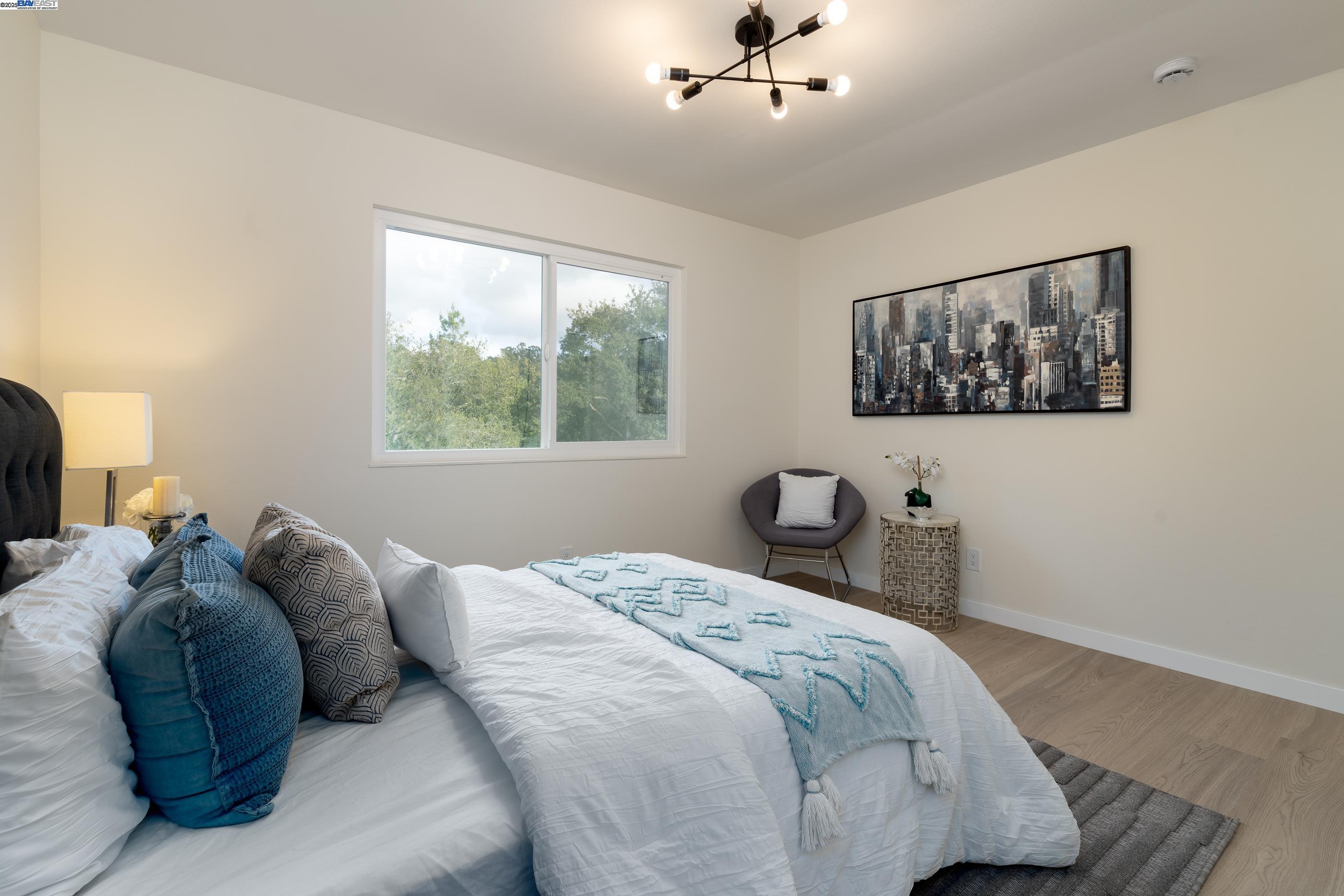 Detail Gallery Image 33 of 49 For 5657 Shadow Ridge Dr, Castro Valley,  CA 94552 - 4 Beds | 2/1 Baths