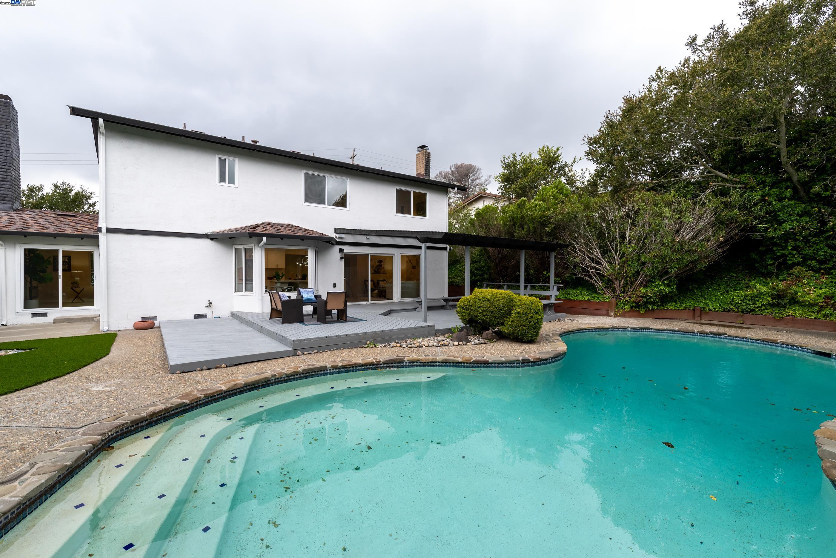 Detail Gallery Image 45 of 49 For 5657 Shadow Ridge Dr, Castro Valley,  CA 94552 - 4 Beds | 2/1 Baths