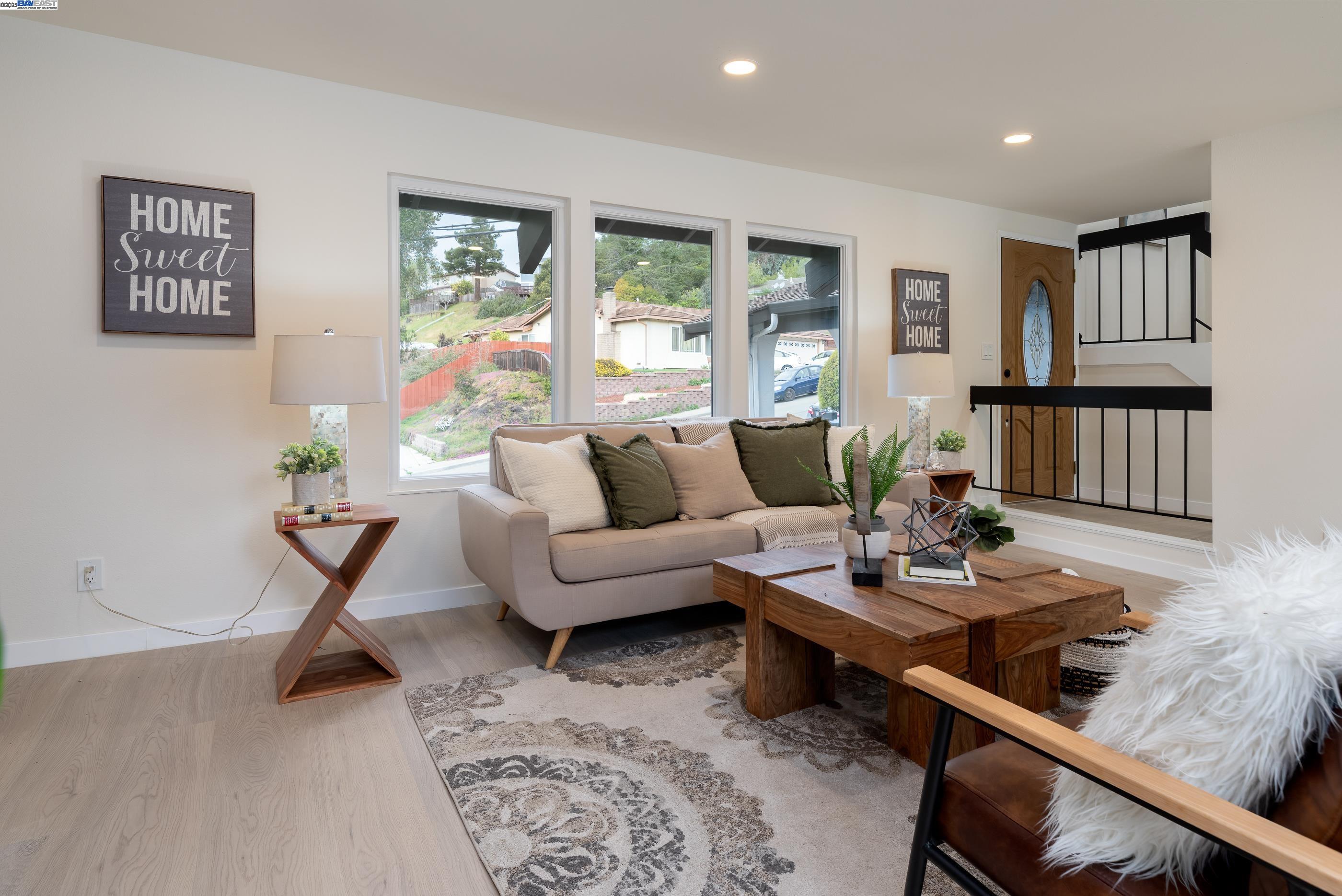 Detail Gallery Image 6 of 49 For 5657 Shadow Ridge Dr, Castro Valley,  CA 94552 - 4 Beds | 2/1 Baths