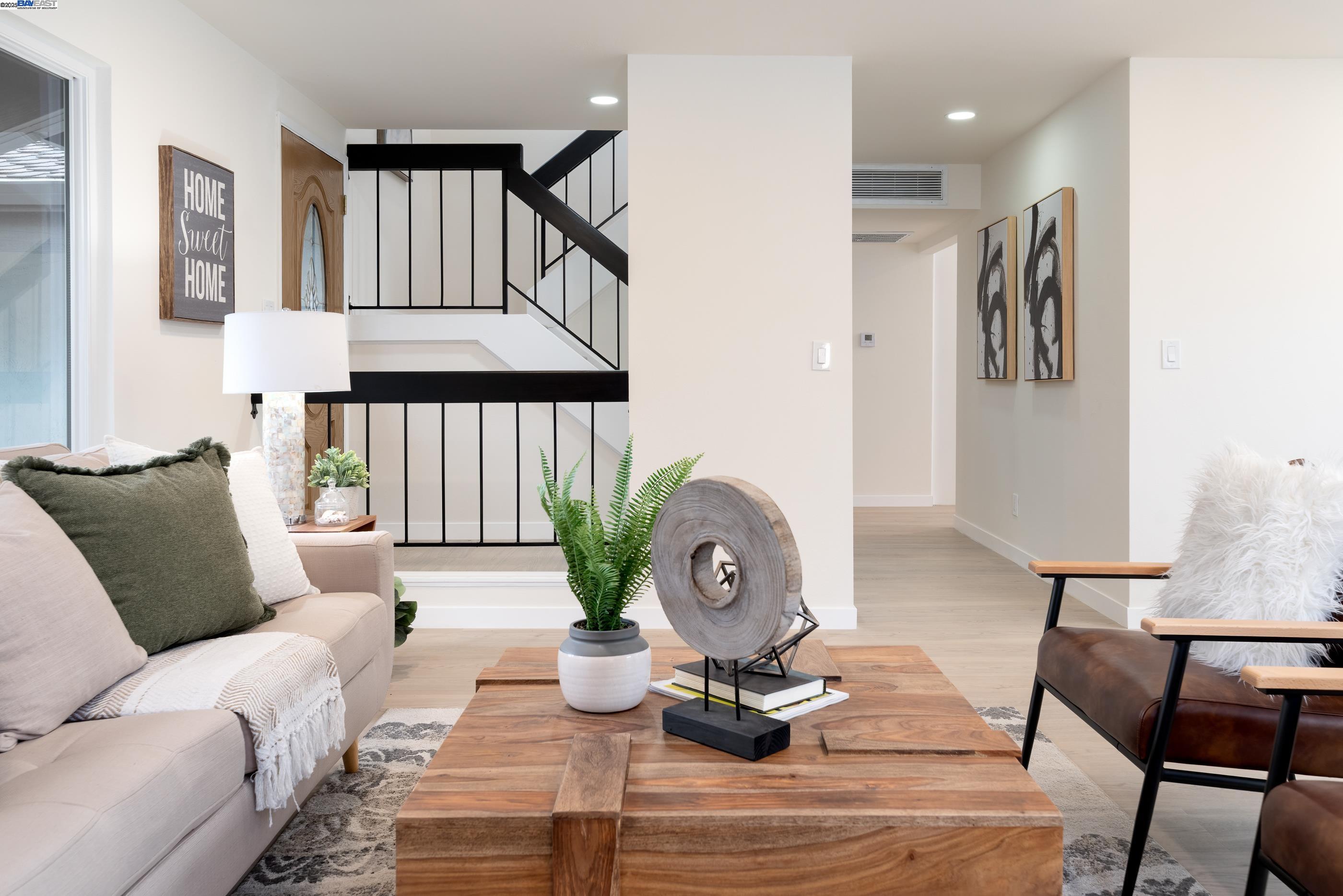 Detail Gallery Image 8 of 49 For 5657 Shadow Ridge Dr, Castro Valley,  CA 94552 - 4 Beds | 2/1 Baths
