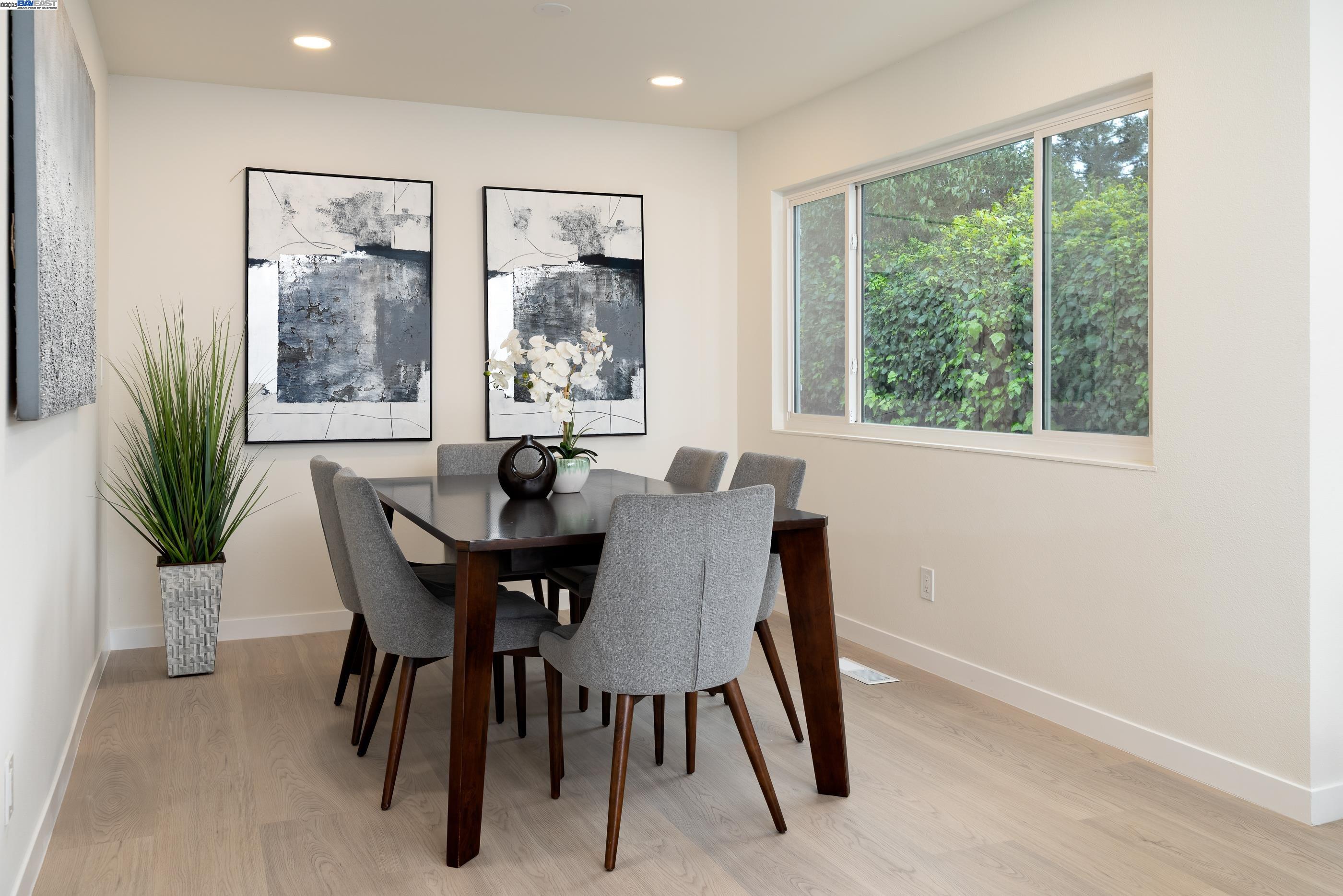 Detail Gallery Image 9 of 49 For 5657 Shadow Ridge Dr, Castro Valley,  CA 94552 - 4 Beds | 2/1 Baths