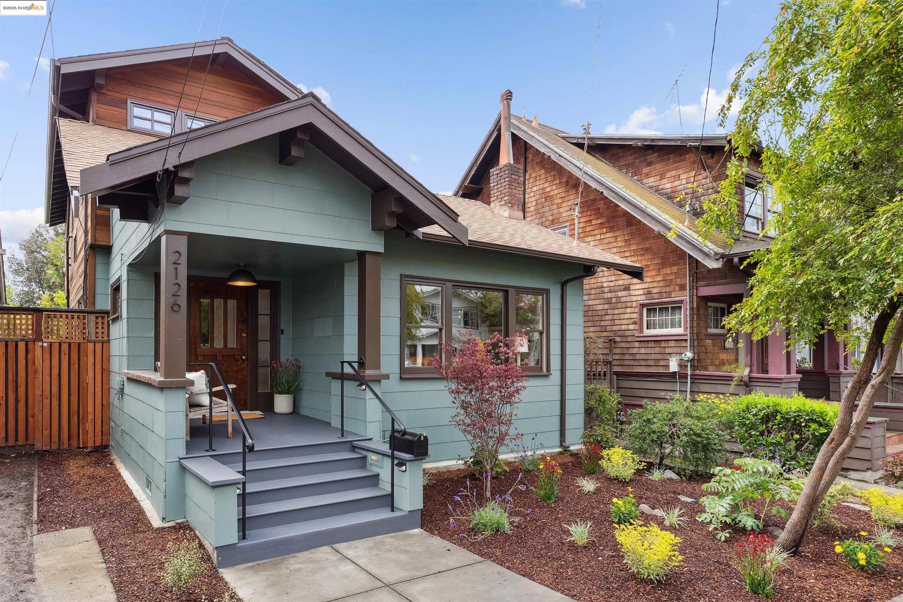 Detail Gallery Image 1 of 1 For 2126 Derby St, Berkeley,  CA 94705 - 4 Beds | 2 Baths