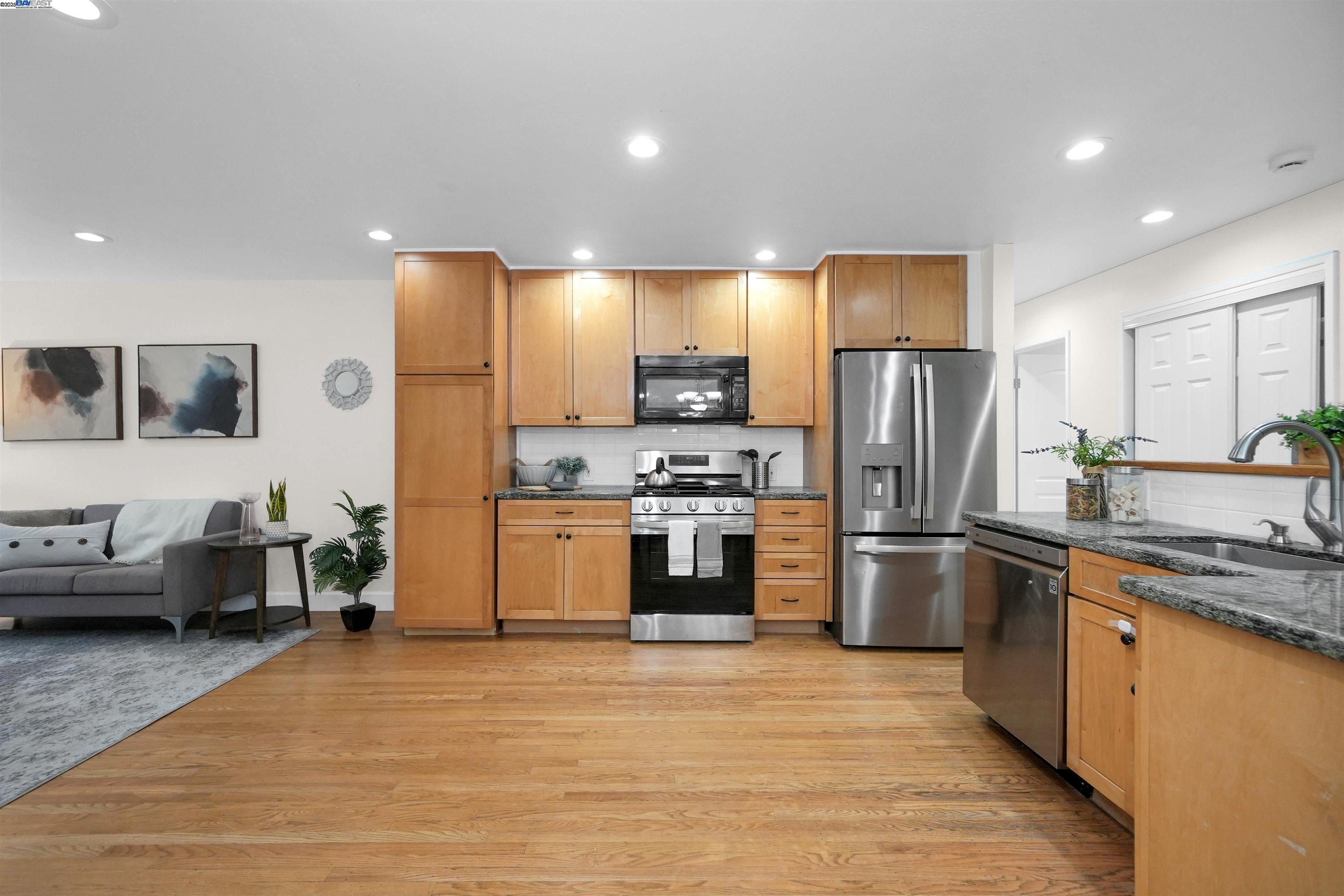 Detail Gallery Image 13 of 34 For 2521 Evergreen Dr, San Bruno,  CA 94066 - 4 Beds | 2 Baths