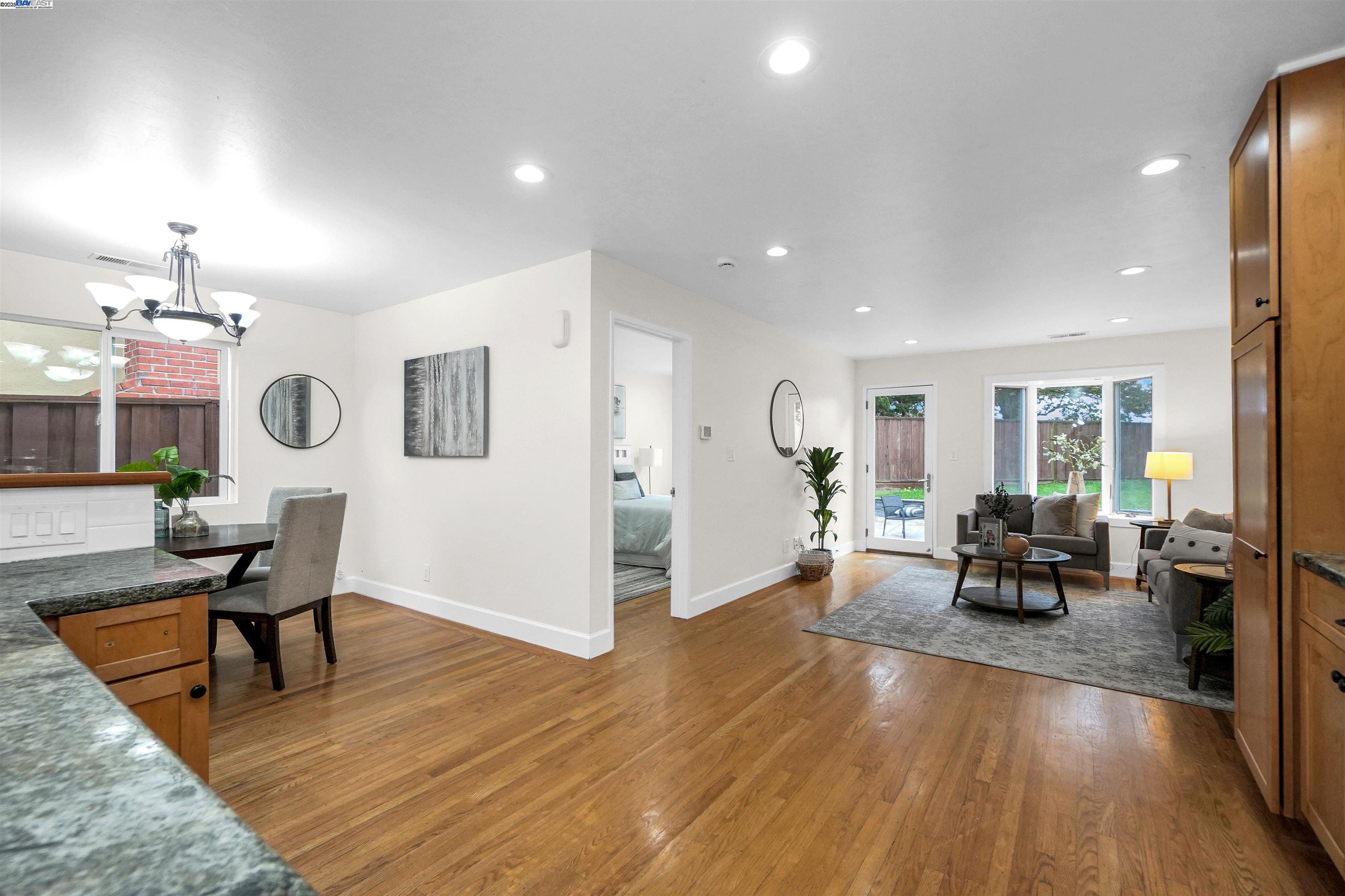 Detail Gallery Image 15 of 34 For 2521 Evergreen Dr, San Bruno,  CA 94066 - 4 Beds | 2 Baths