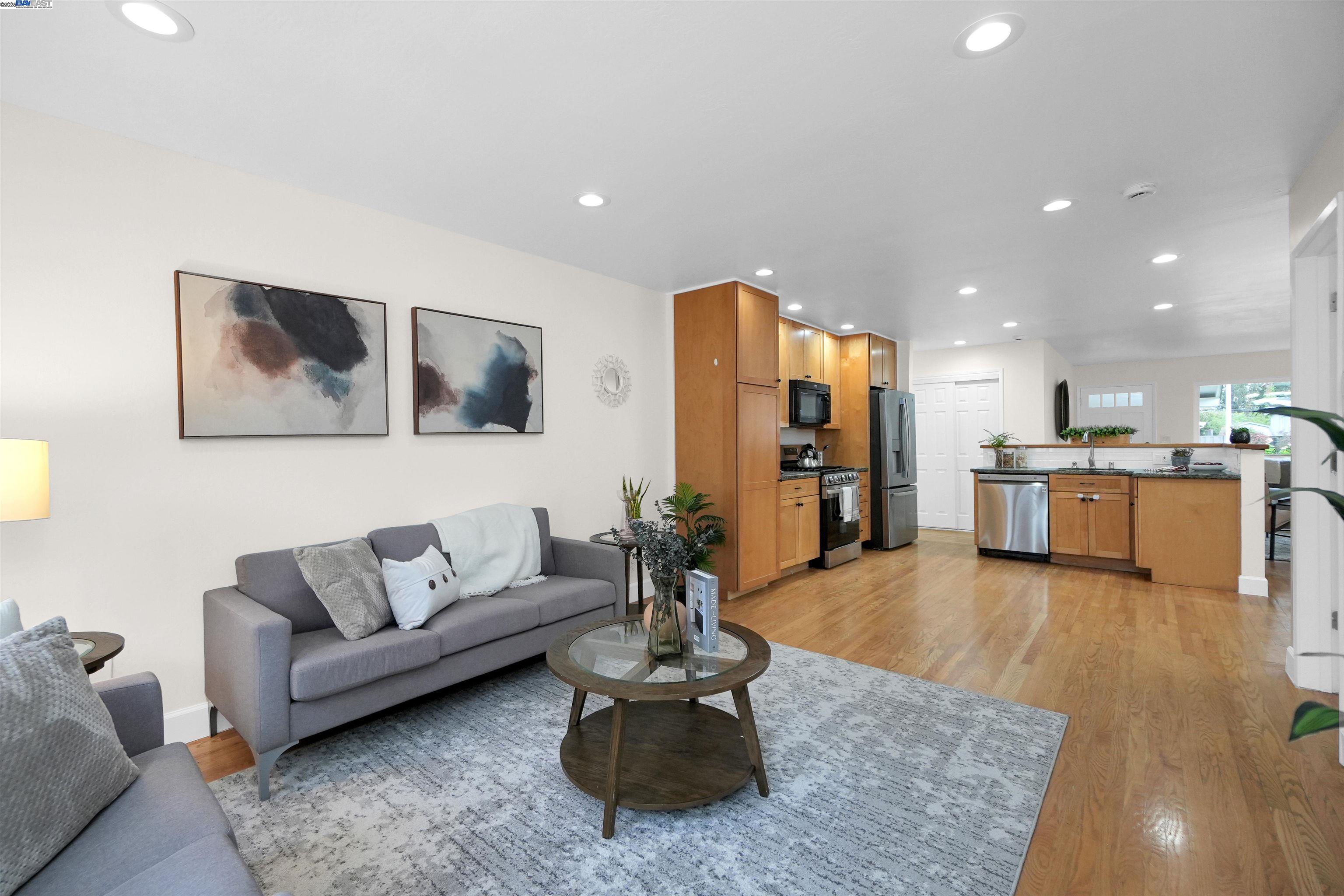 Detail Gallery Image 17 of 34 For 2521 Evergreen Dr, San Bruno,  CA 94066 - 4 Beds | 2 Baths