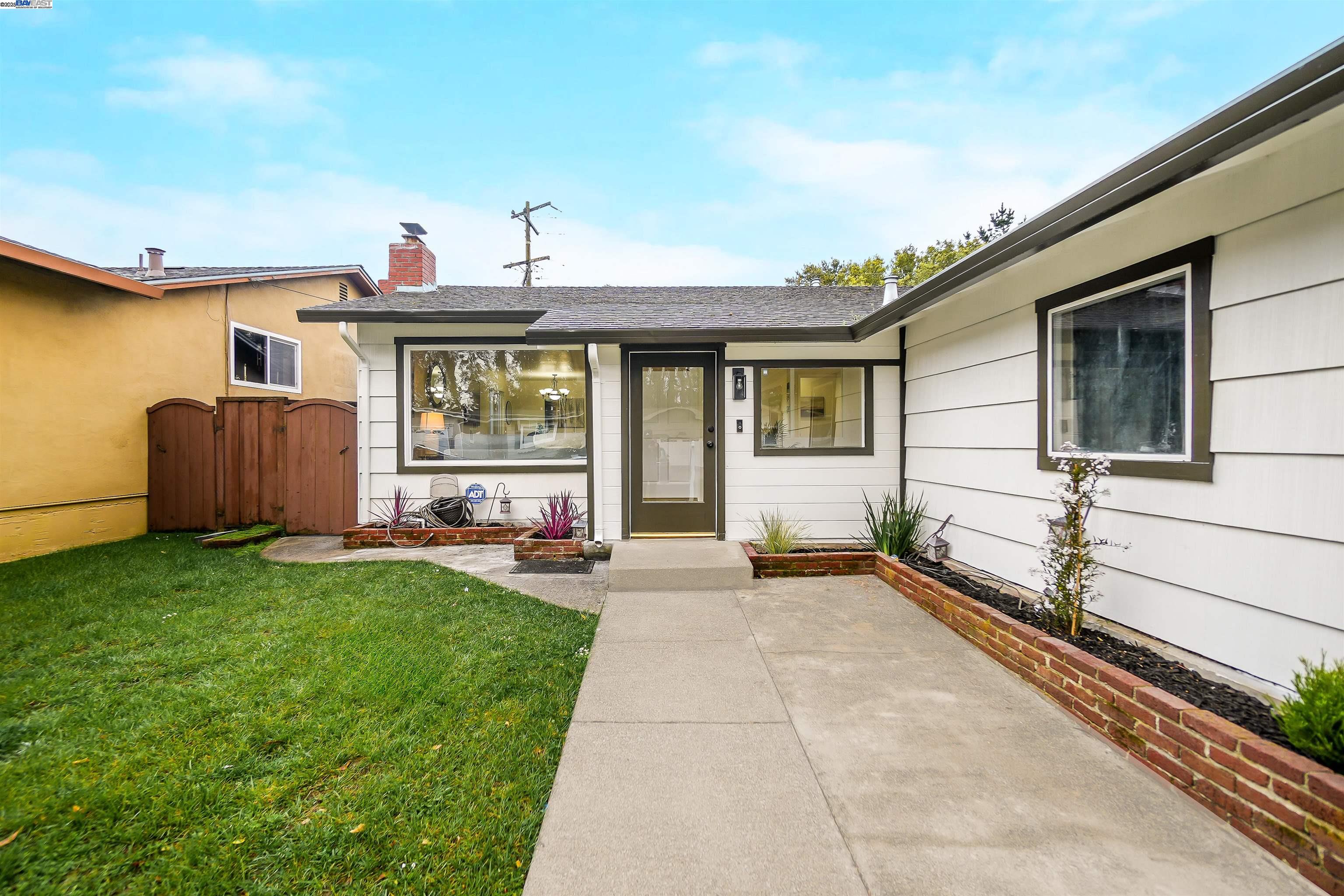 Detail Gallery Image 3 of 34 For 2521 Evergreen Dr, San Bruno,  CA 94066 - 4 Beds | 2 Baths