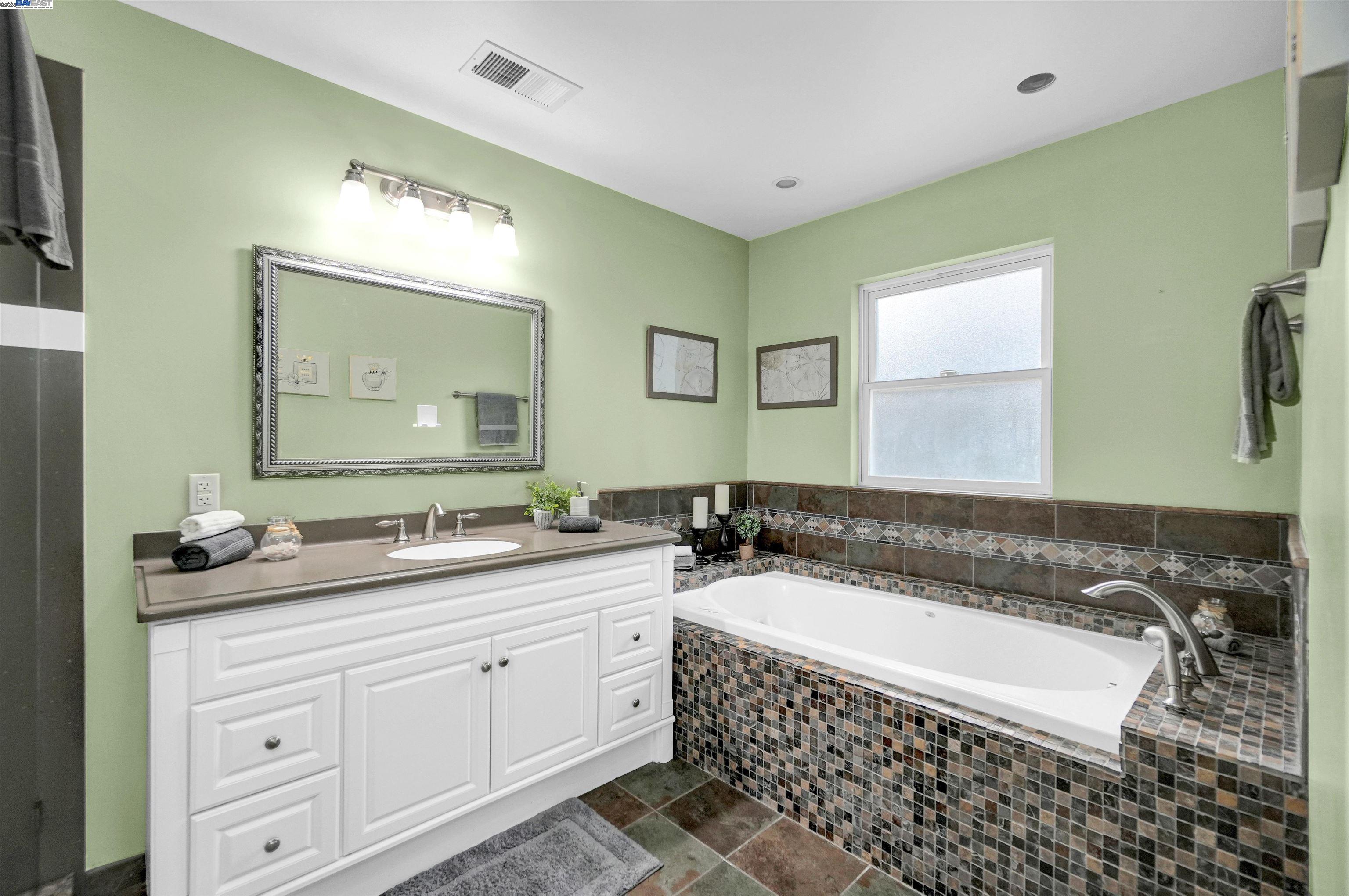 Detail Gallery Image 25 of 34 For 2521 Evergreen Dr, San Bruno,  CA 94066 - 4 Beds | 2 Baths