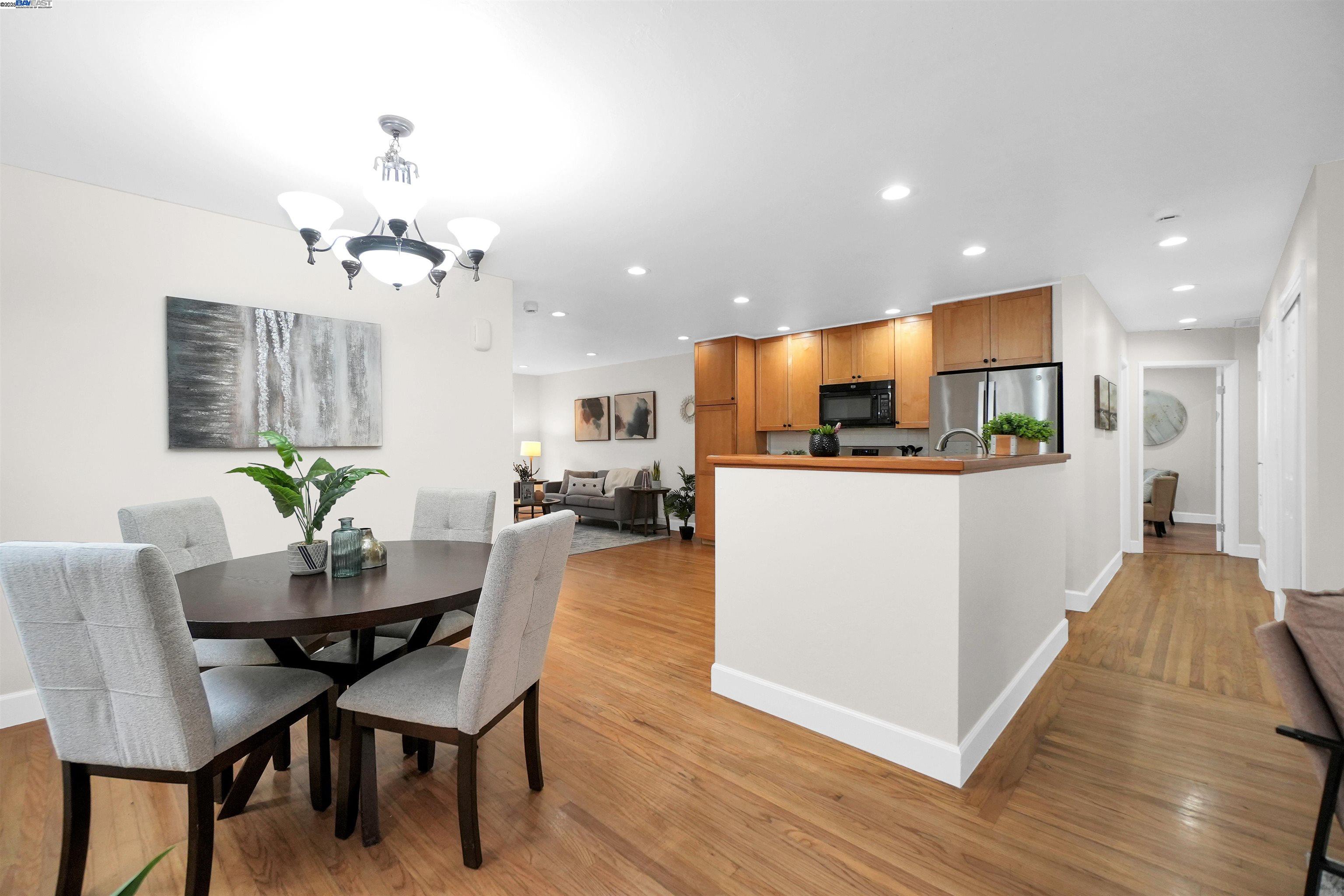 Detail Gallery Image 10 of 34 For 2521 Evergreen Dr, San Bruno,  CA 94066 - 4 Beds | 2 Baths