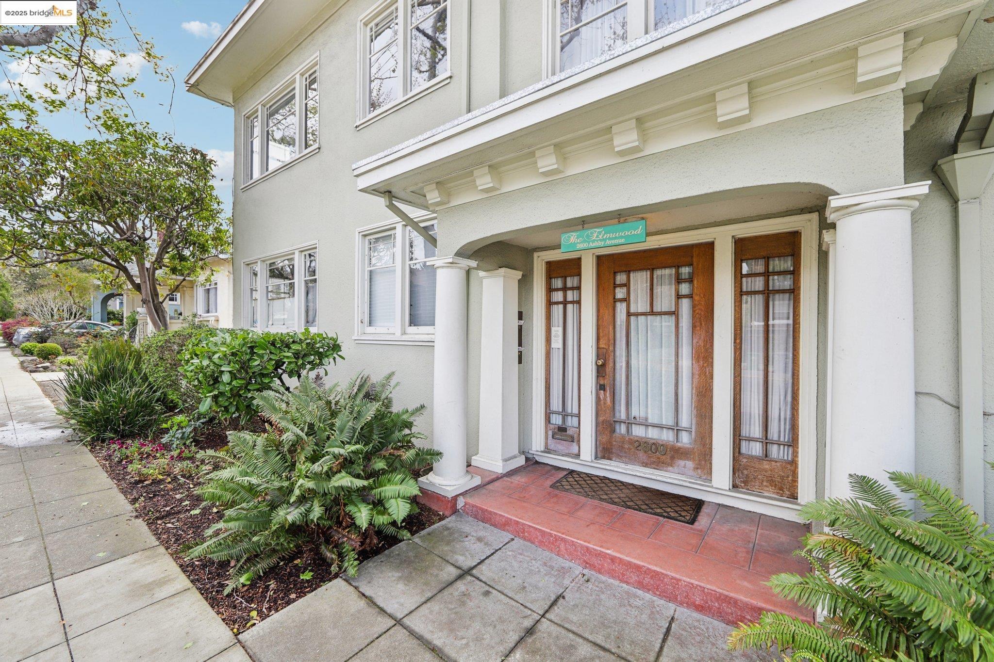 Detail Gallery Image 2 of 40 For 2600 Ashby Ave #3,  Berkeley,  CA 94705 - 1 Beds | 1 Baths