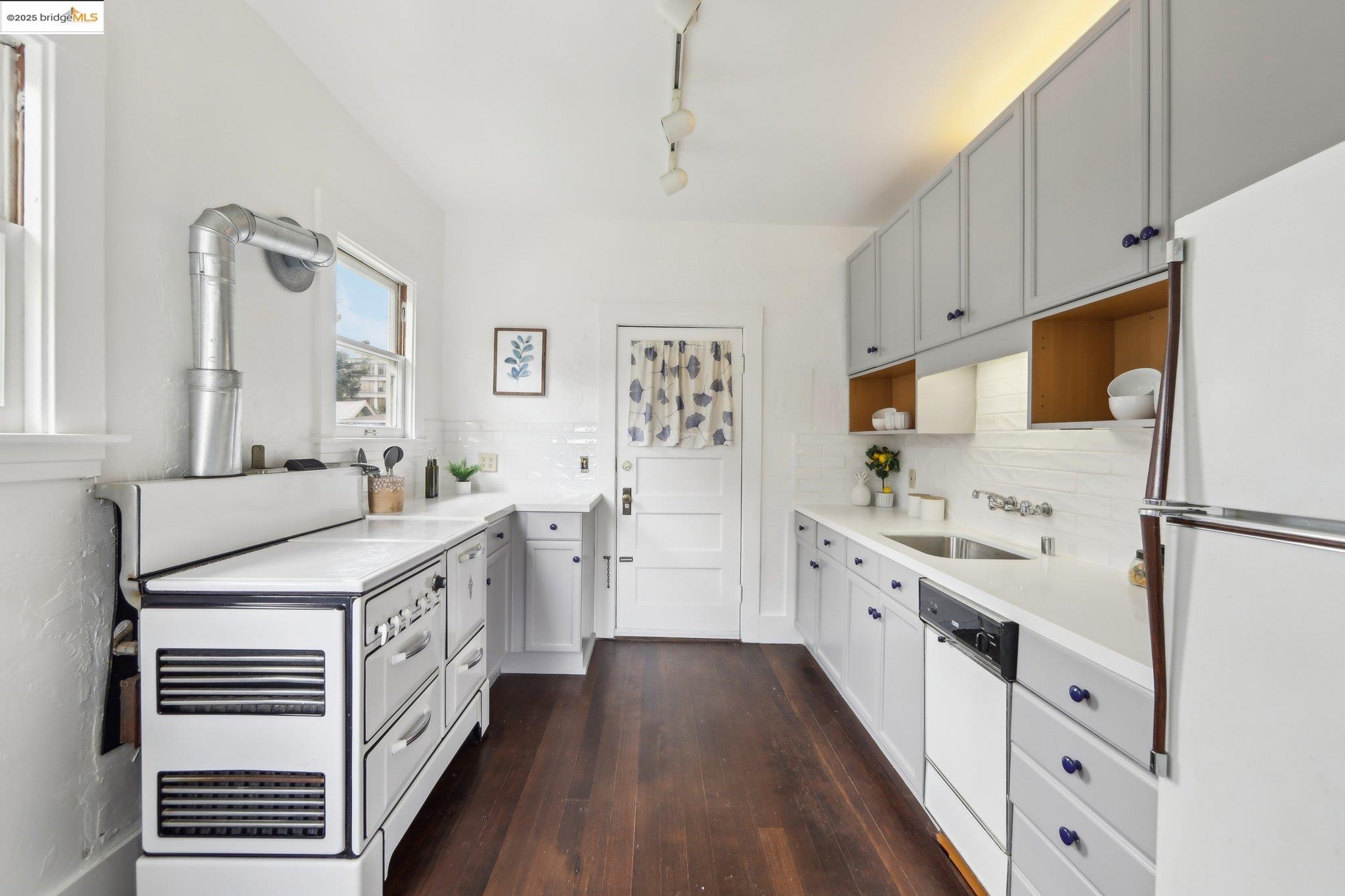 Detail Gallery Image 14 of 40 For 2600 Ashby Ave #3,  Berkeley,  CA 94705 - 1 Beds | 1 Baths