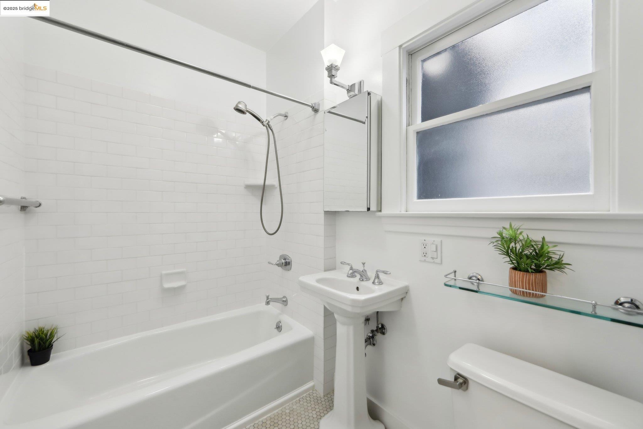 Detail Gallery Image 19 of 40 For 2600 Ashby Ave #3,  Berkeley,  CA 94705 - 1 Beds | 1 Baths
