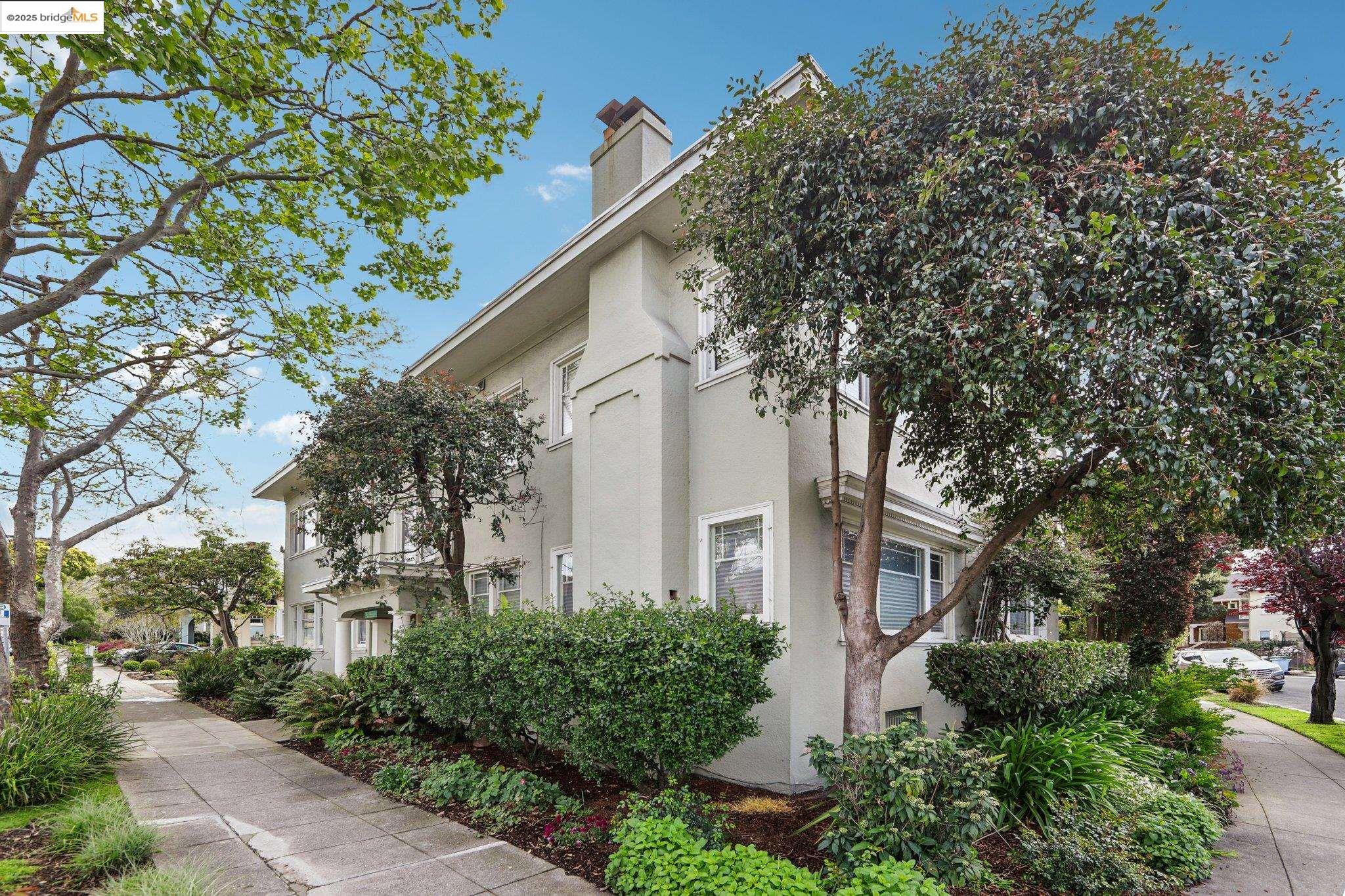 Detail Gallery Image 3 of 40 For 2600 Ashby Ave #3,  Berkeley,  CA 94705 - 1 Beds | 1 Baths