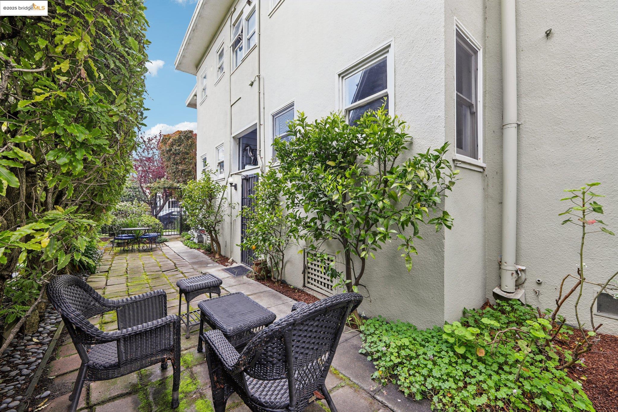 Detail Gallery Image 25 of 40 For 2600 Ashby Ave #3,  Berkeley,  CA 94705 - 1 Beds | 1 Baths