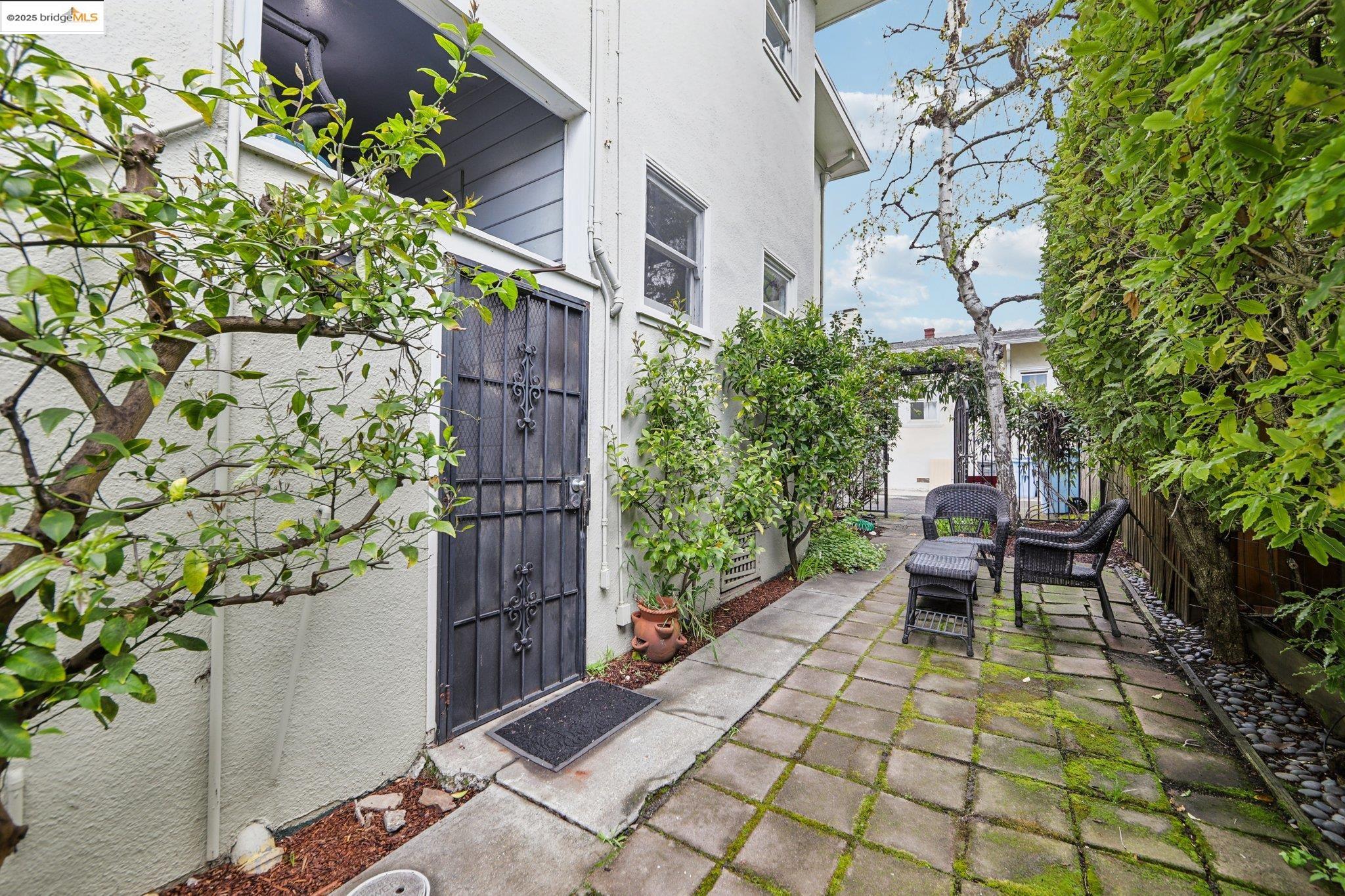 Detail Gallery Image 27 of 40 For 2600 Ashby Ave #3,  Berkeley,  CA 94705 - 1 Beds | 1 Baths