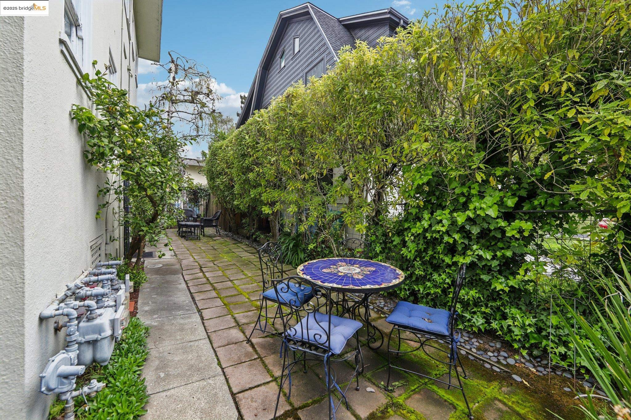 Detail Gallery Image 28 of 40 For 2600 Ashby Ave #3,  Berkeley,  CA 94705 - 1 Beds | 1 Baths