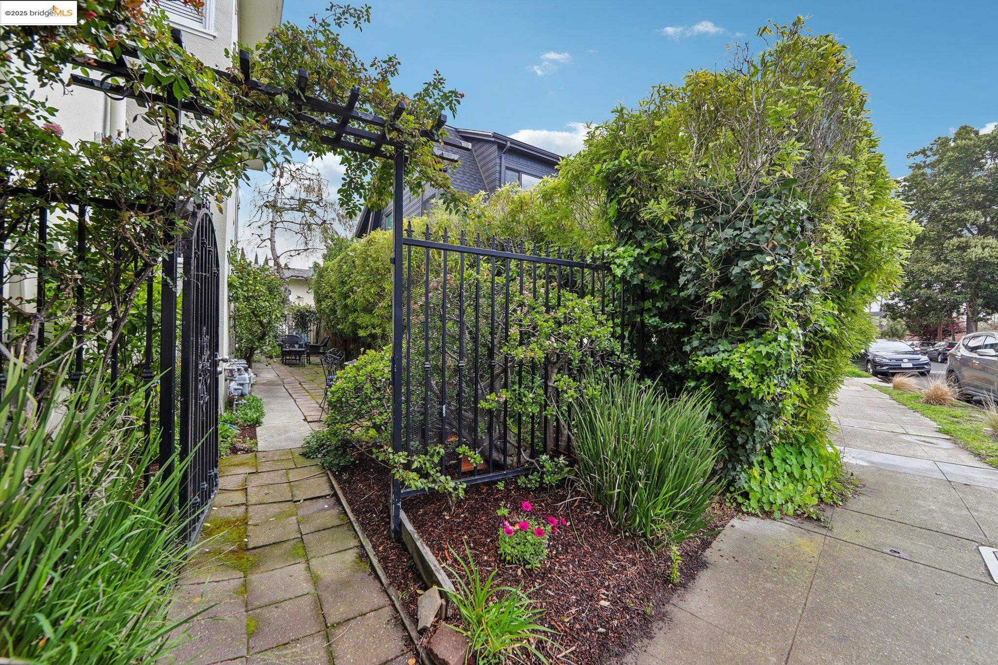 Detail Gallery Image 29 of 40 For 2600 Ashby Ave #3,  Berkeley,  CA 94705 - 1 Beds | 1 Baths