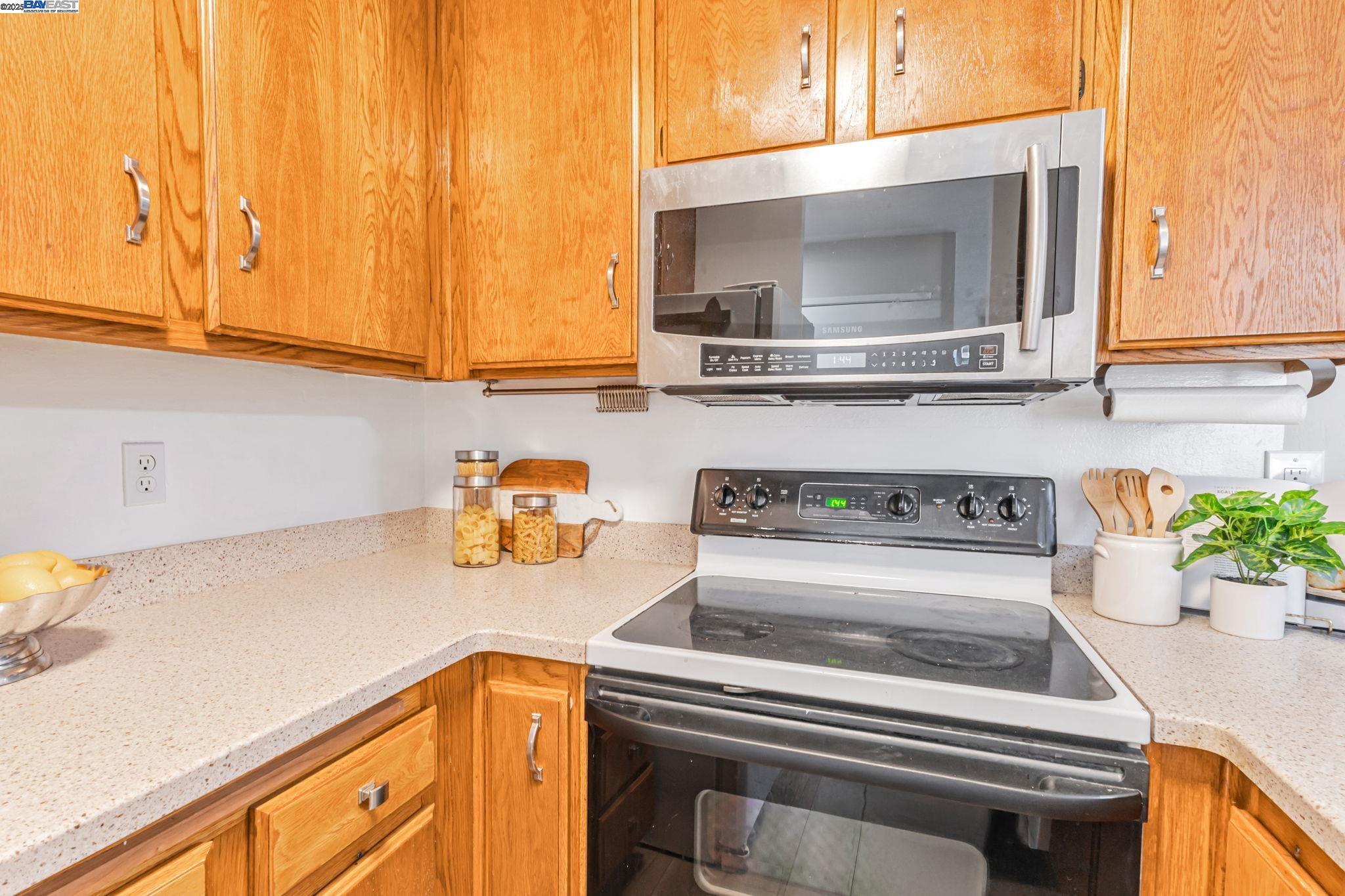 Detail Gallery Image 6 of 22 For 215 Galano Plz, Union City,  CA 94587 - 2 Beds | 1 Baths
