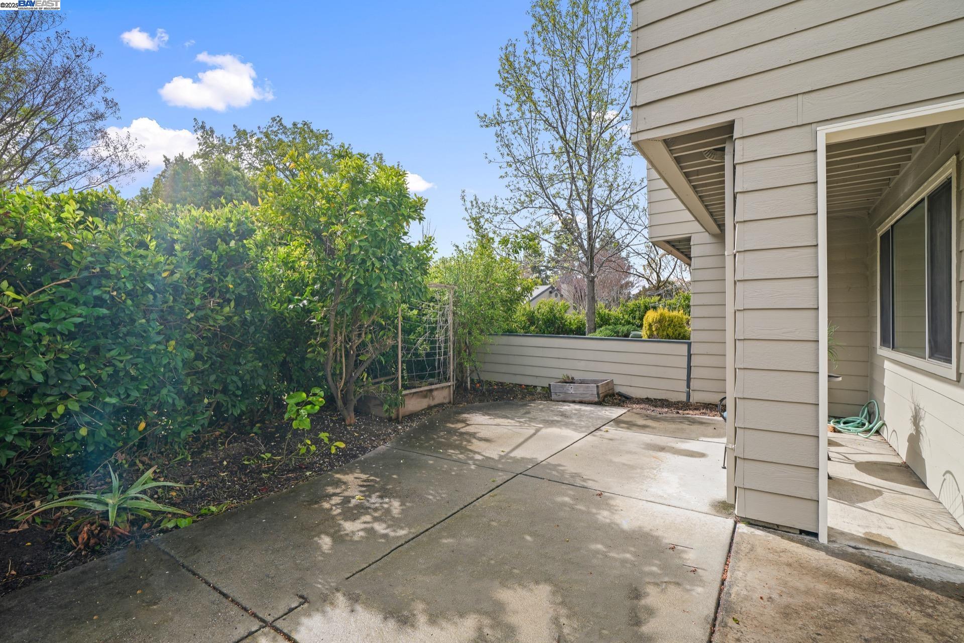 Detail Gallery Image 3 of 60 For 1592 Fairway Green Cir, San Jose,  CA 95131 - 3 Beds | 2/1 Baths