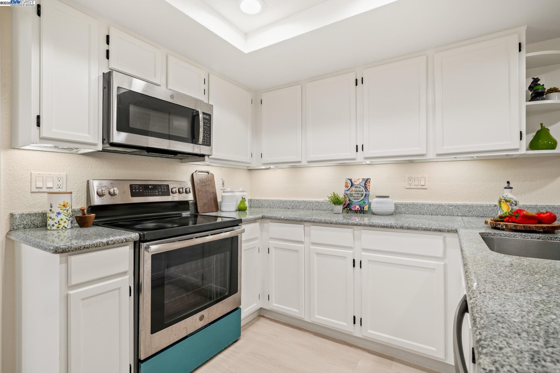 Detail Gallery Image 33 of 60 For 1592 Fairway Green Cir, San Jose,  CA 95131 - 3 Beds | 2/1 Baths